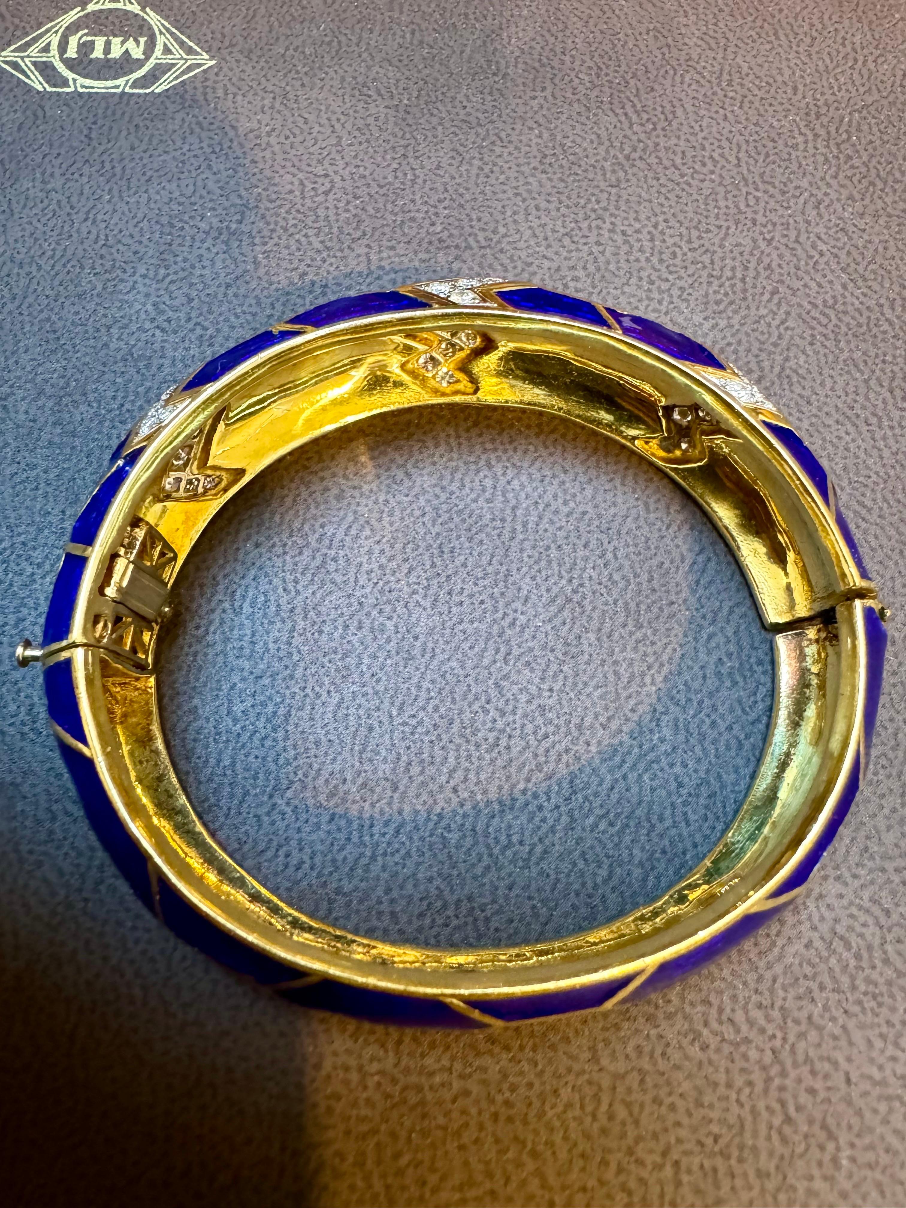 Bracelet jonc / bracelet en or jaune 18 carats, émail bleu et diamants 80 grammes en vente 1