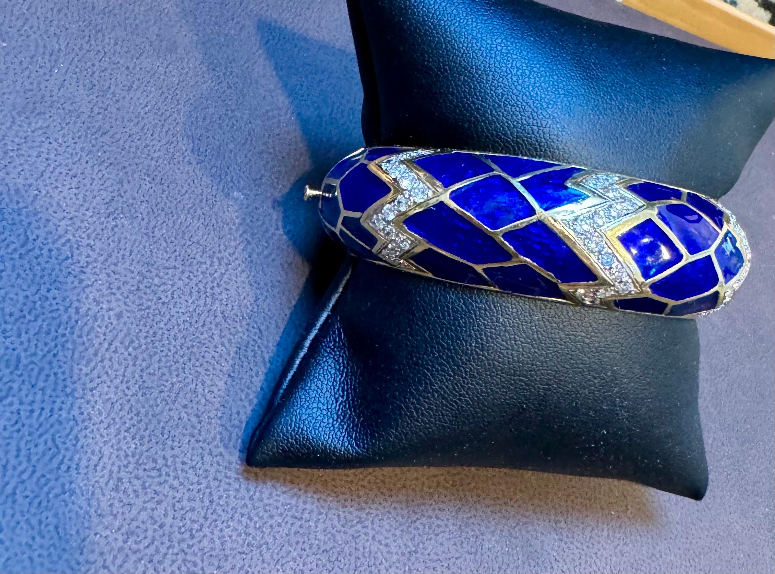 Bracelet jonc / bracelet en or jaune 18 carats, émail bleu et diamants 80 grammes en vente 2