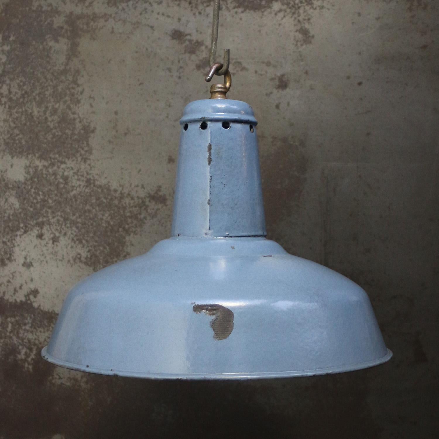 Blue French Enamel Factory Pendant Light
Thick quality Enamel.
Used in warehouses and factories.

Weight: 1.50 kg / 3.3 lb

Priced per individual item. All lamps have been made suitable by international standards for incandescent light bulbs,