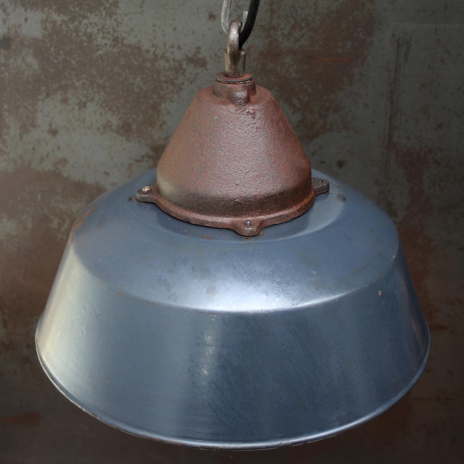 Blaue Emaille Vintage Industrie-Pendelleuchte aus Gusseisen und klarem Glas (Industriell) im Angebot