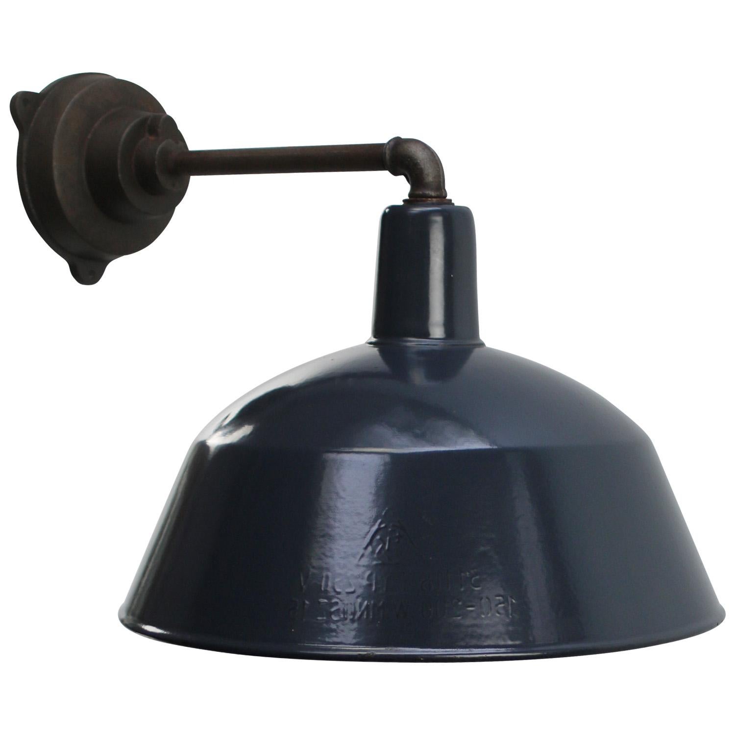 Factory wall light
Blue enamel, white interior

diameter cast iron wall piece: 12 cm, 3 holes to secure

Weight: 3.50 kg / 7.7 lb

Priced per individual item. All lamps have been made suitable by international standards for incandescent light bulbs,
