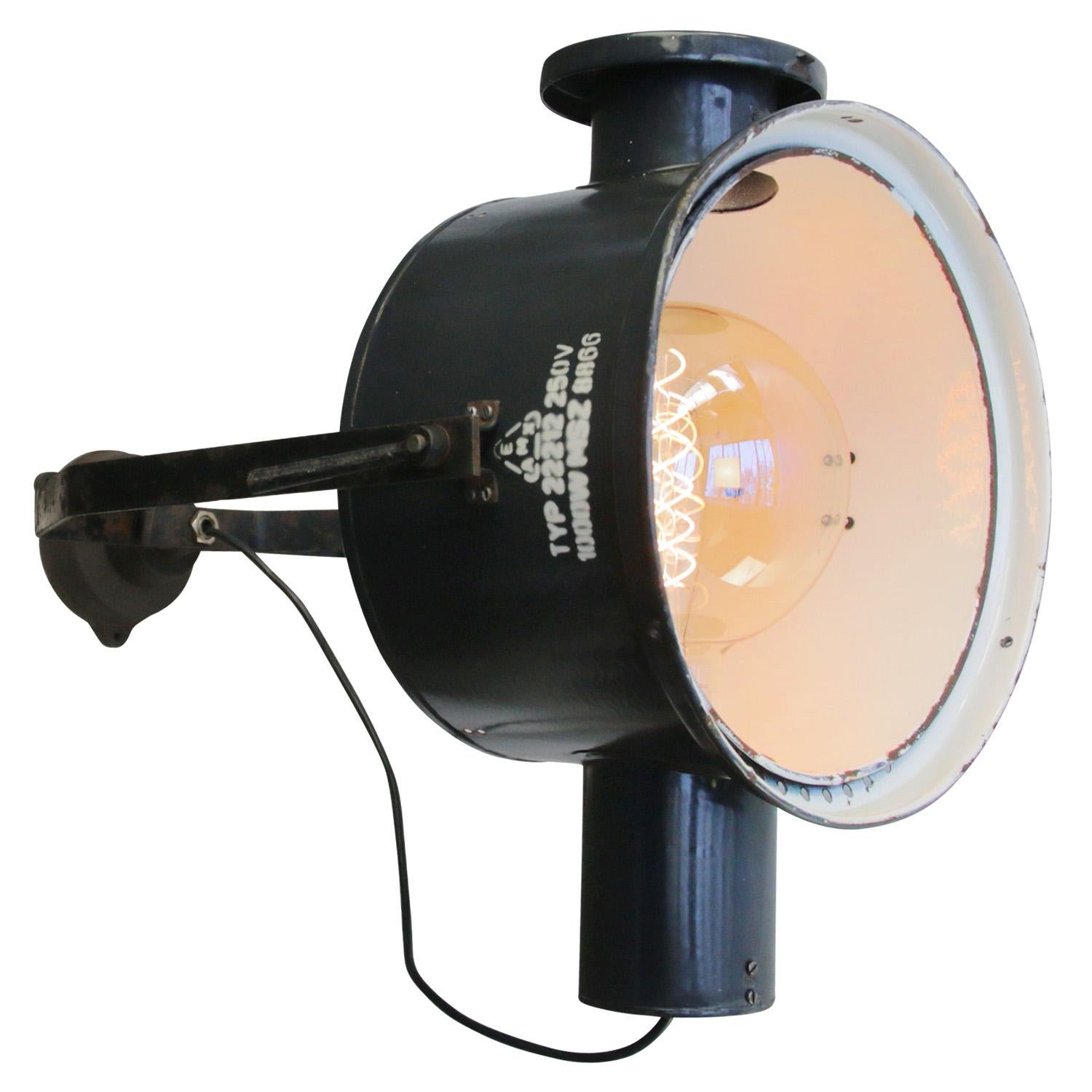 Blue enamel, cast iron parts and wall piece
Adjustable industrial wall light

Diameter wall mount 12 cm

Weight: 8.00 kg / 17.6 lb

Priced per individual item. All lamps have been made suitable by international standards for incandescent