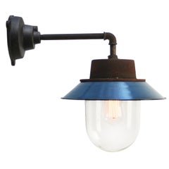 Applique a smalto blu con vetro trasparente industriale d'epoca