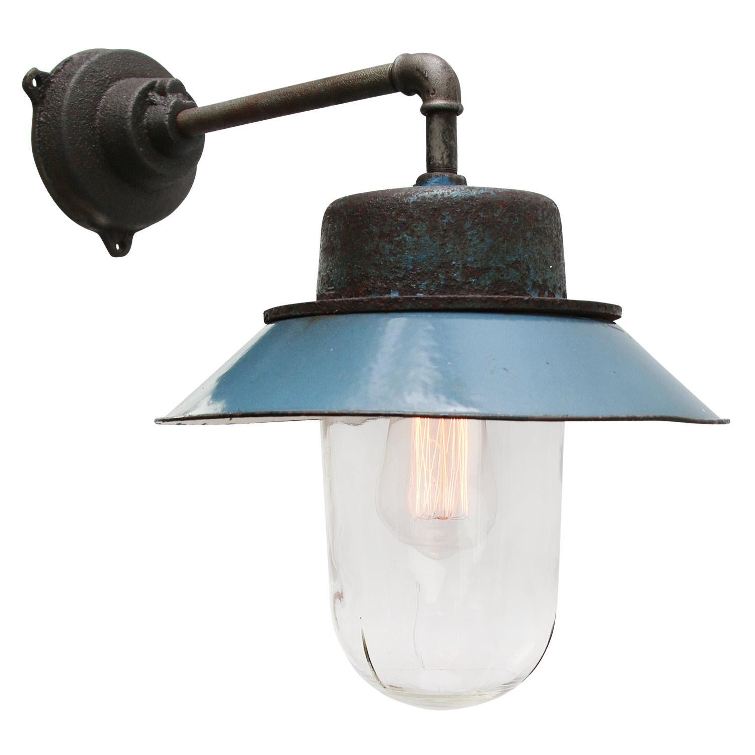 Blue enamel industrial wall lamp with white interior.
Blue cast aluminium top, cast iron arm
Clear glass 

Diameter cast iron wall piece: 12 cm. Three holes to secure.

Weight: 4.00 kg / 8.8 lb

Priced per individual item. All lamps have