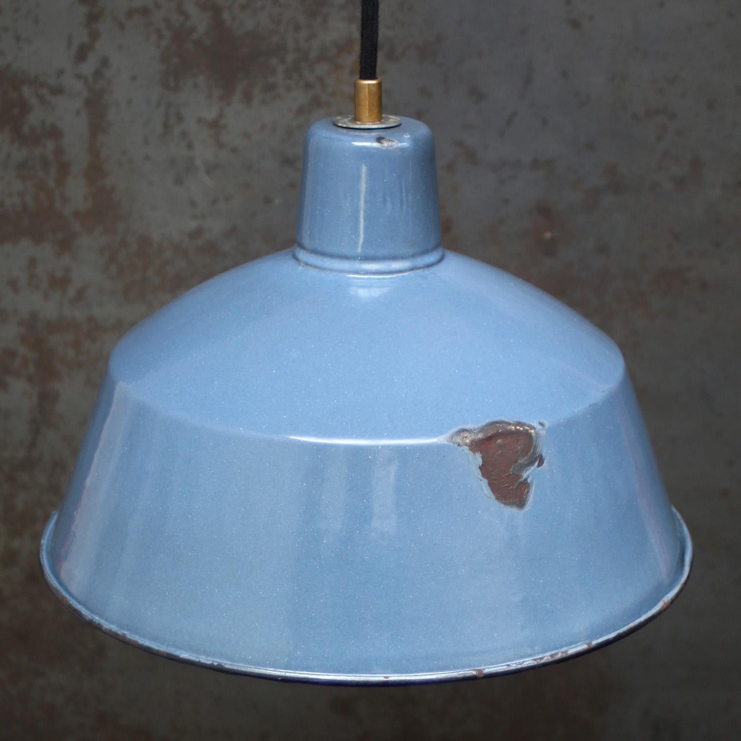 Lámpara Colgante Fábrica Industrial Vintage Esmaltada Azul en Bueno estado para la venta en Amsterdam, NL