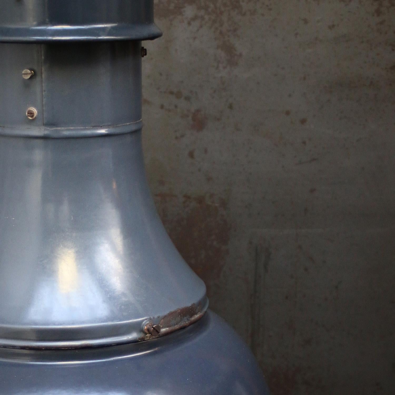 blaue Emaille Vintage Industrielle Fabrik-Hängelampe im Zustand „Gut“ im Angebot in Amsterdam, NL
