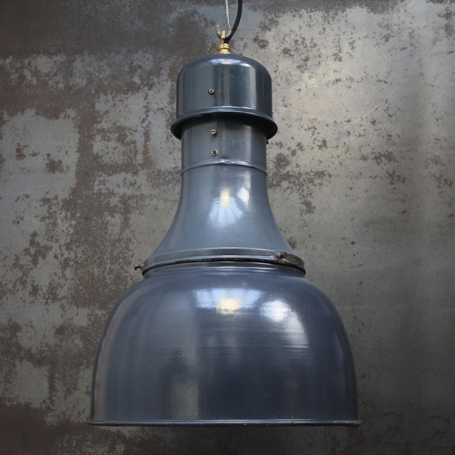 Lampada a sospensione industriale vintage con smalto blu In condizioni buone in vendita a Amsterdam, NL
