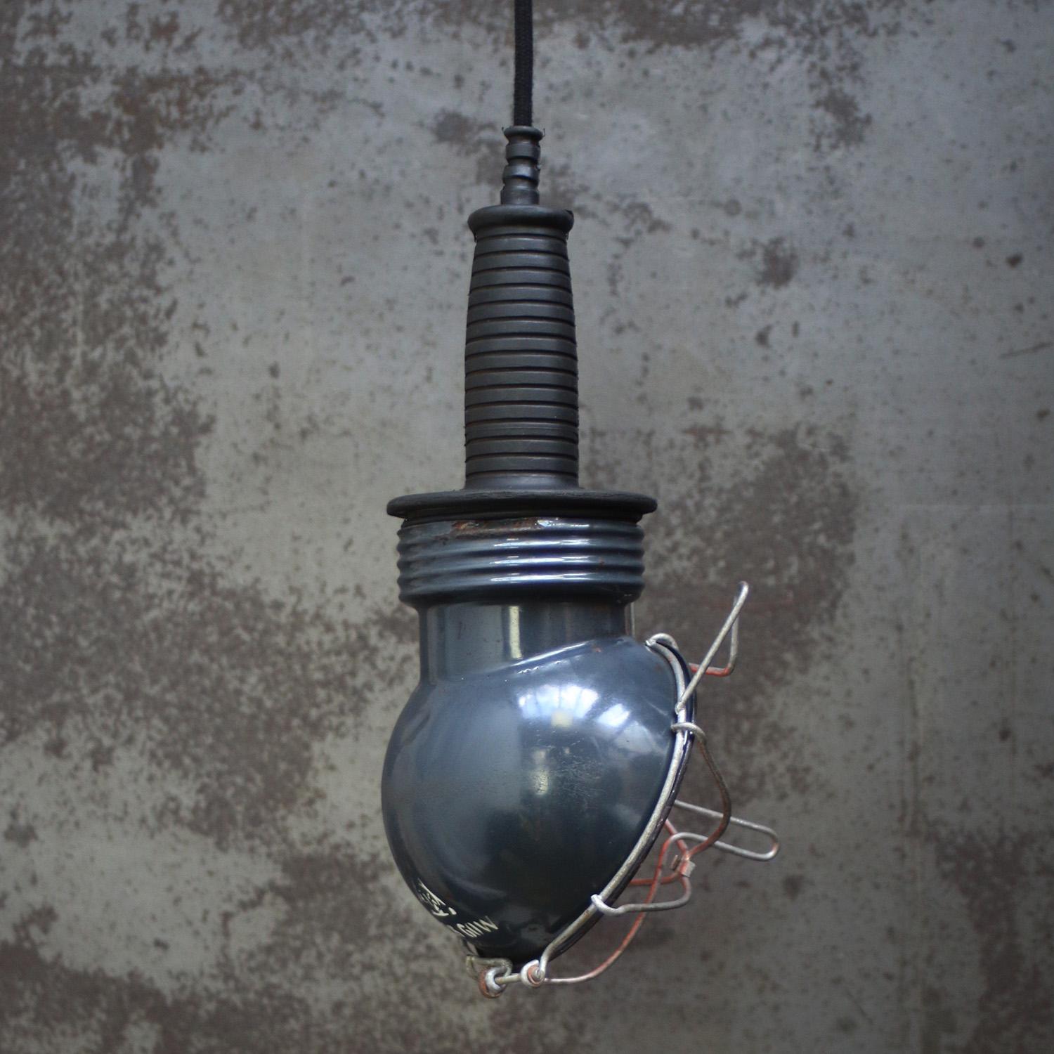 Industriale Lampada a sospensione industriale con smalto blu, vintage e da lavoro in vendita