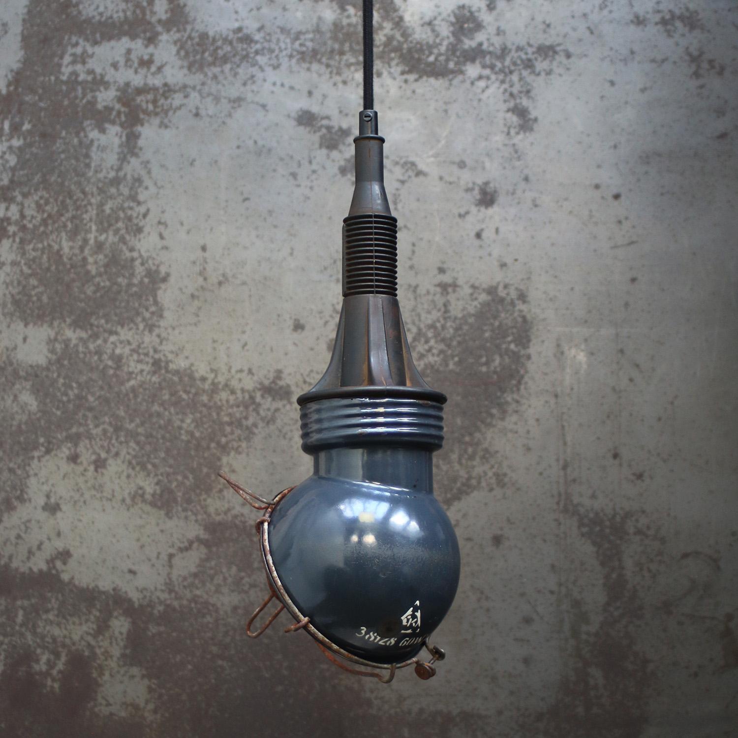 Lampada a sospensione industriale con smalto blu, vintage e da lavoro In condizioni buone in vendita a Amsterdam, NL