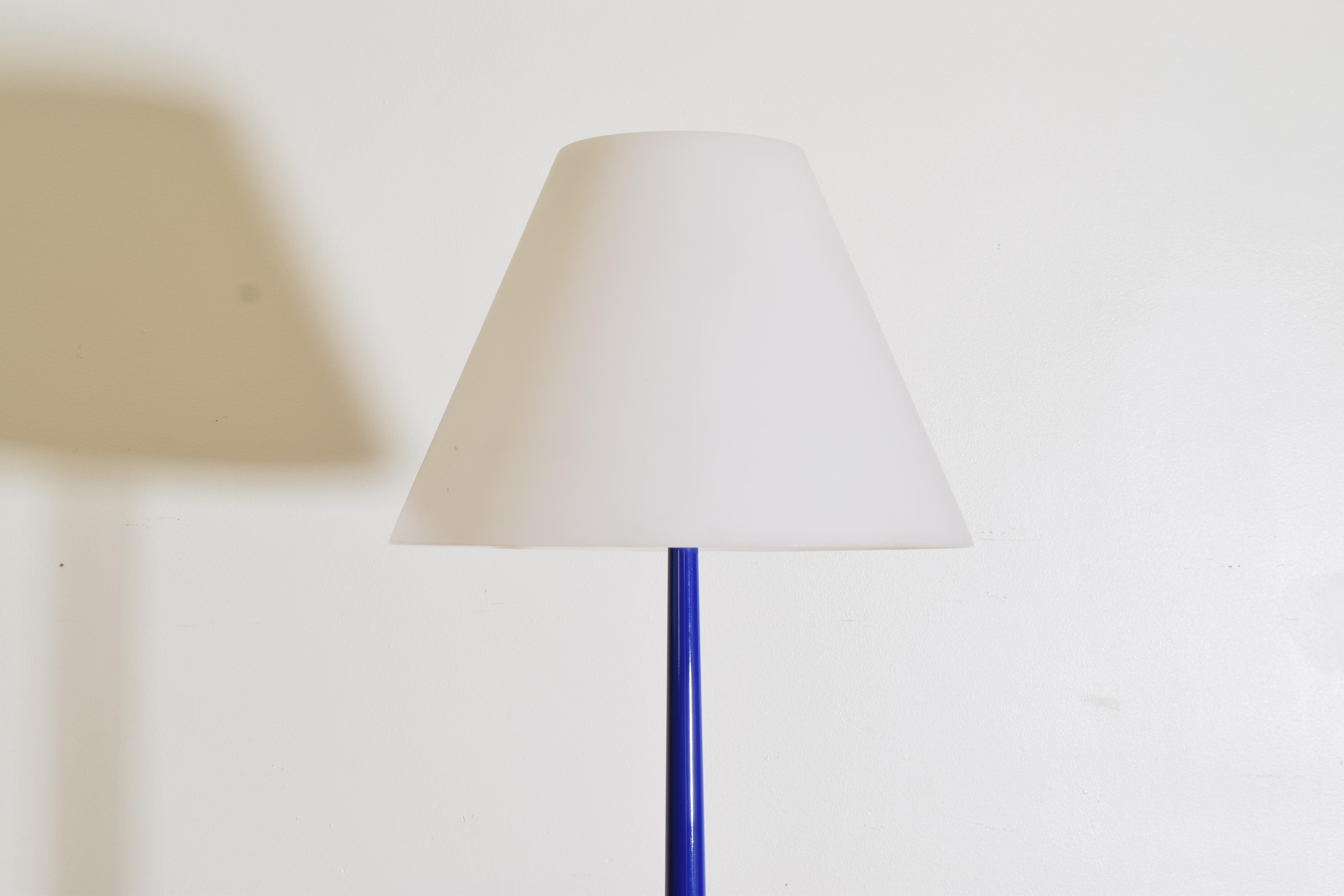 20th Century Blue Enameled Metal and Opaline Glass Floor lamp, Modern For Sale