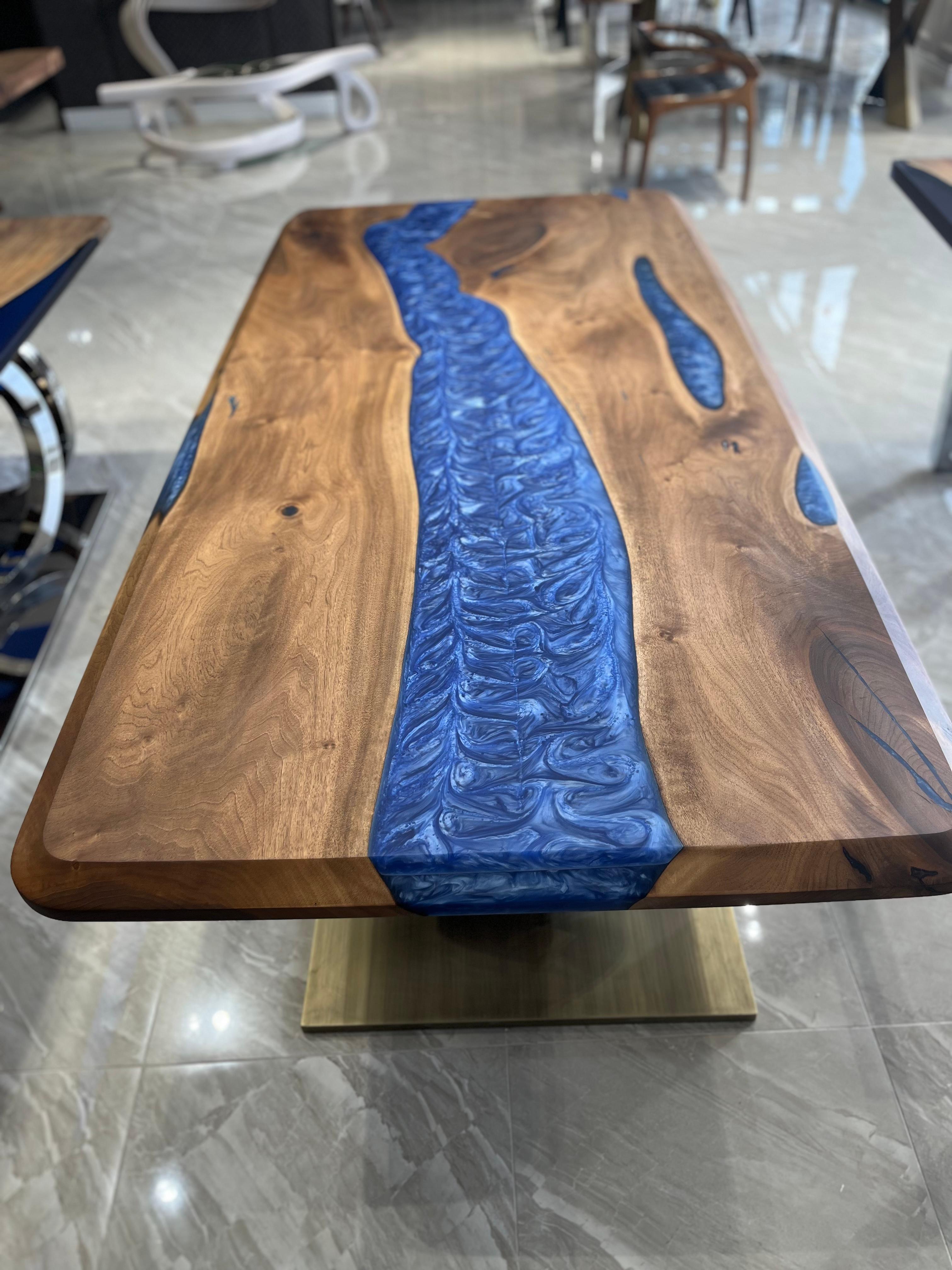 table bois et resine bleu