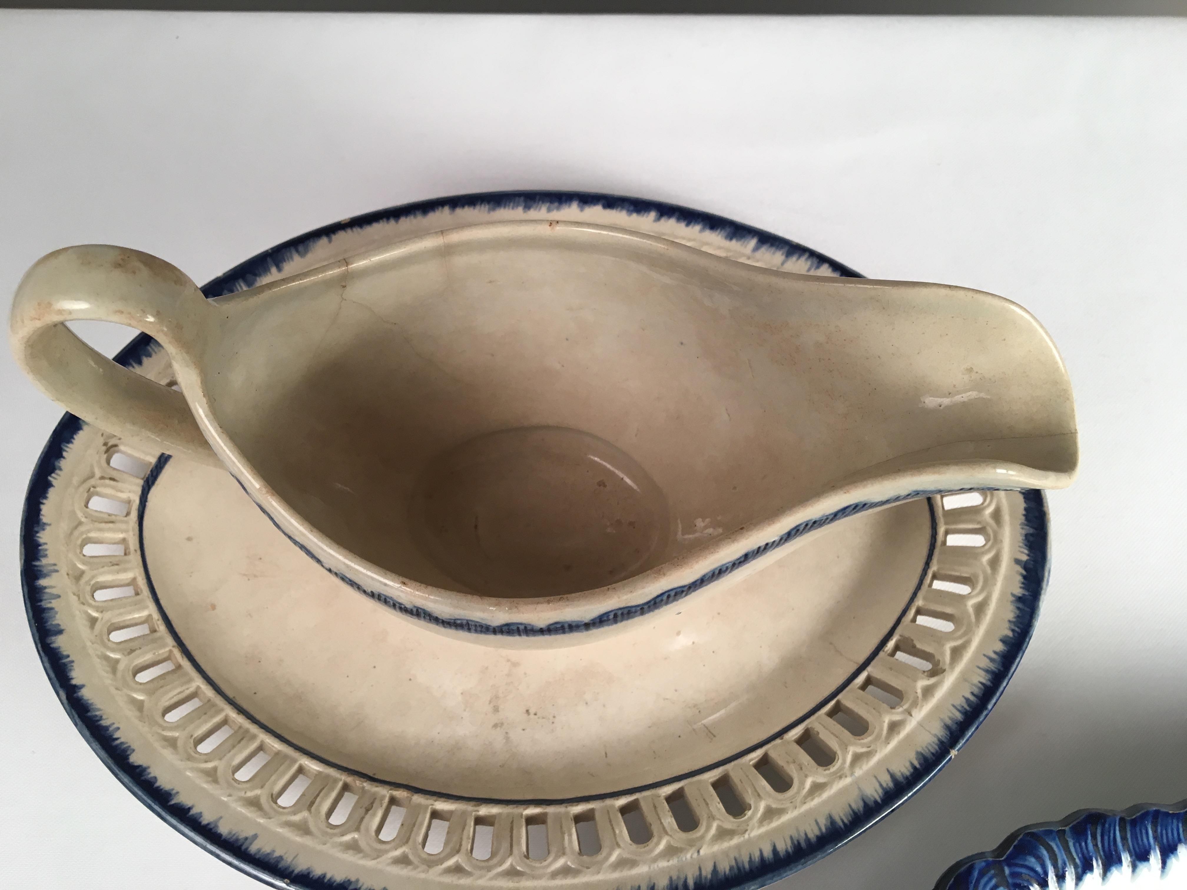 Blue Feather-Ware Platter and Gravy Boat, 19th Century In Good Condition In Doylestown, PA