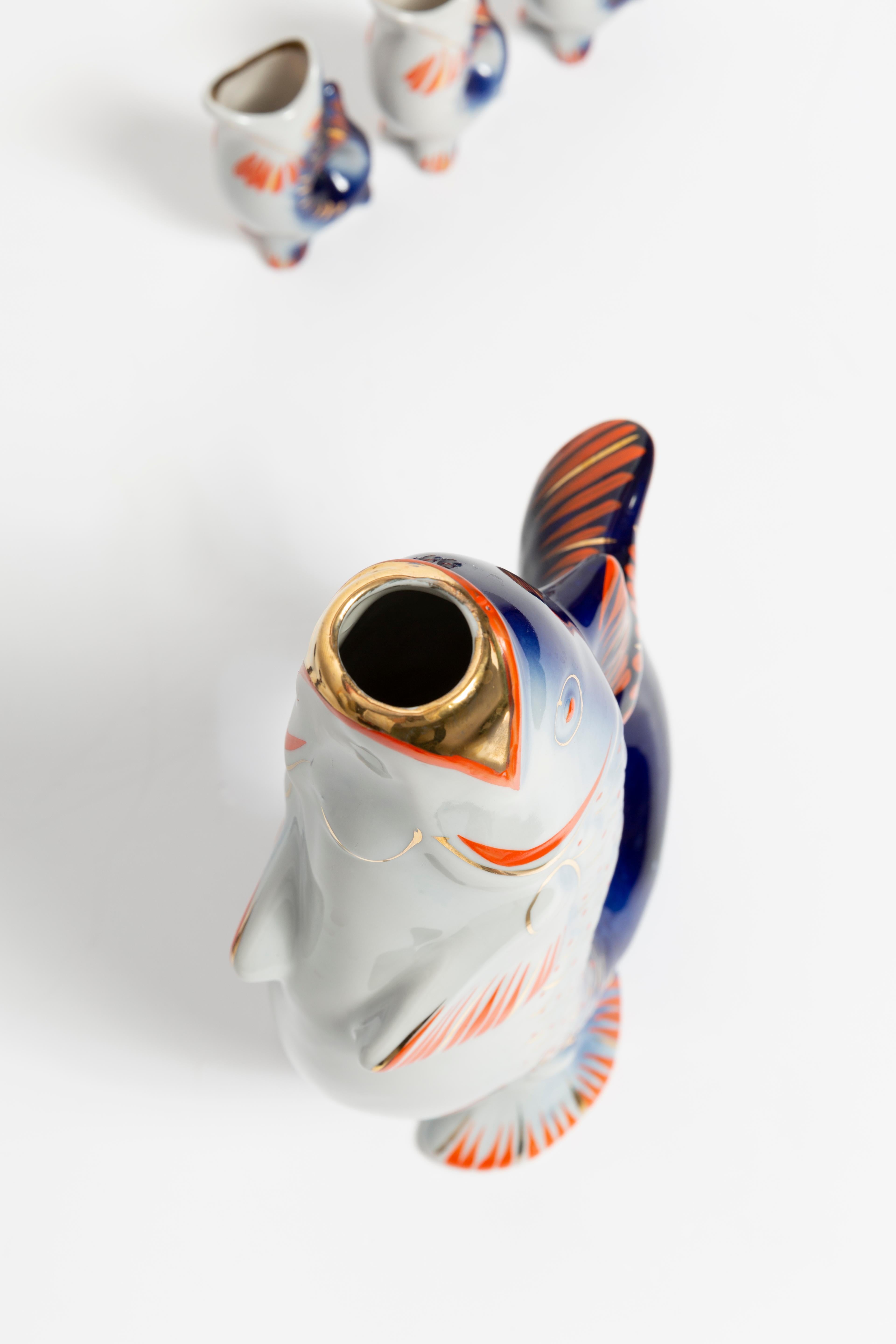 Blue Fish Glass Decanter and Glasses, 20th Century, Europe, 1960s For Sale 1