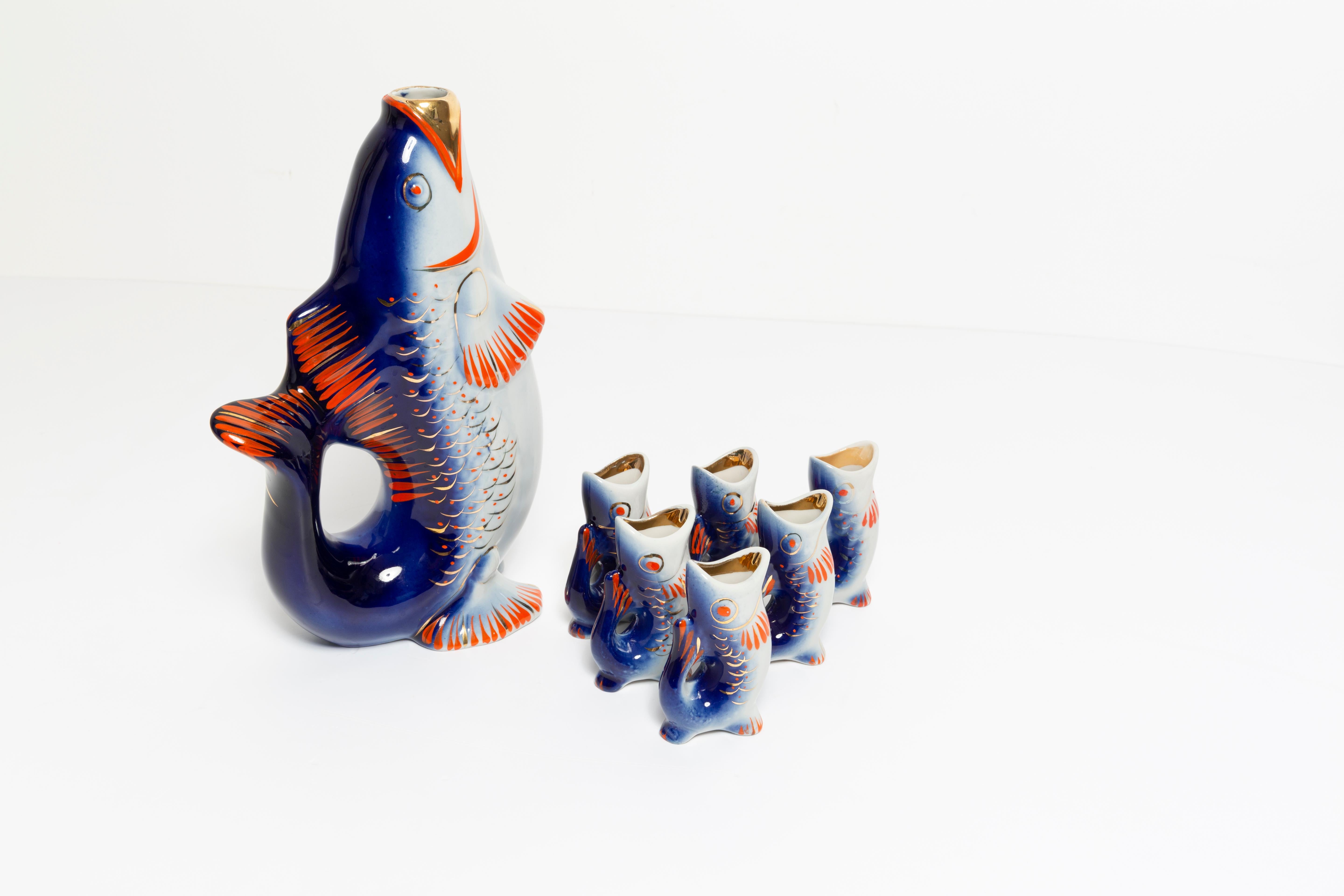 Blue Fish Glass Decanter and Glasses, 20th Century, Europe, 1960s For Sale 4