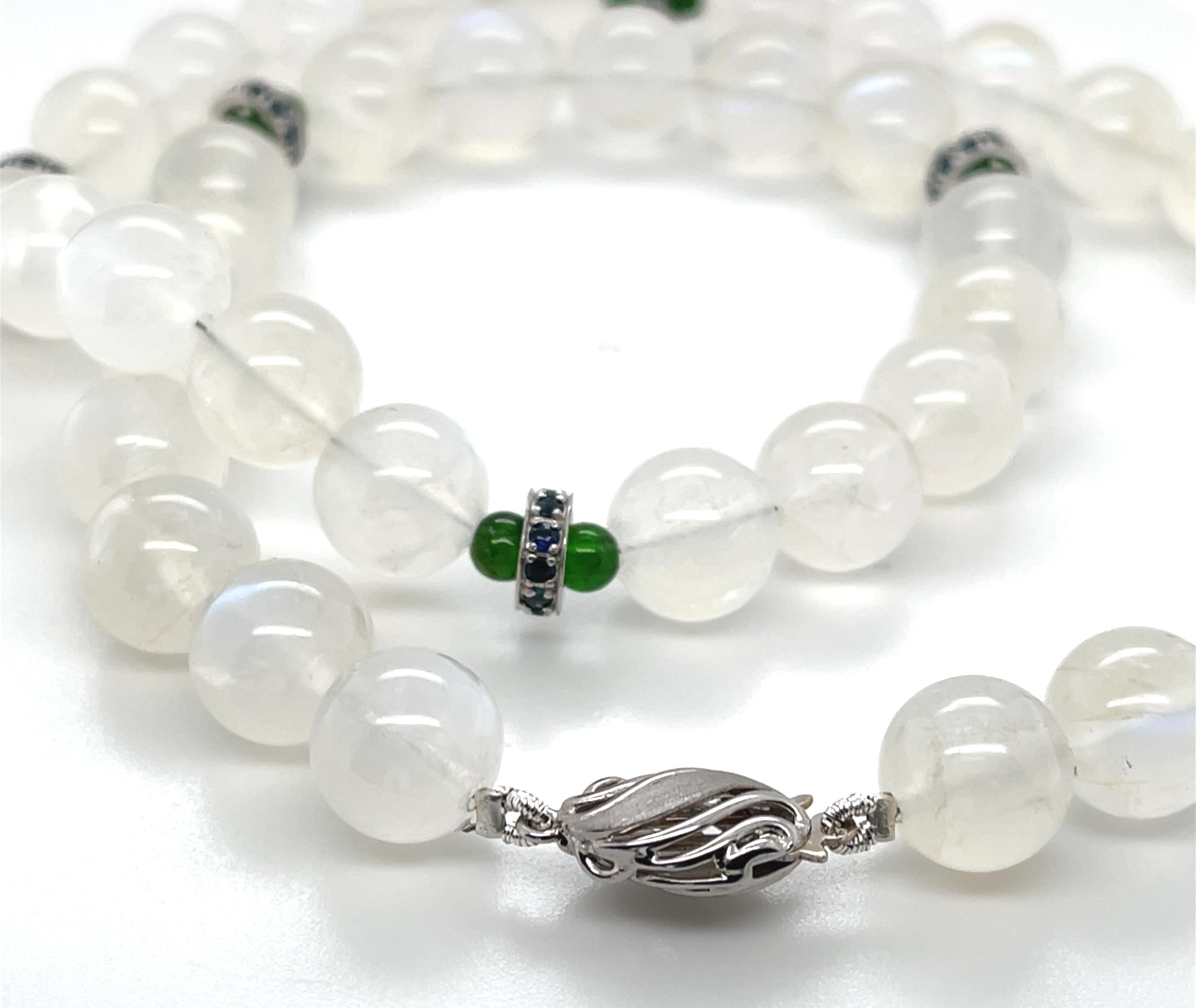 Blauer Blitz Mondstein, Chrom Diopsid, blauer Saphir und Gold Perlenkette im Zustand „Neu“ im Angebot in Los Angeles, CA