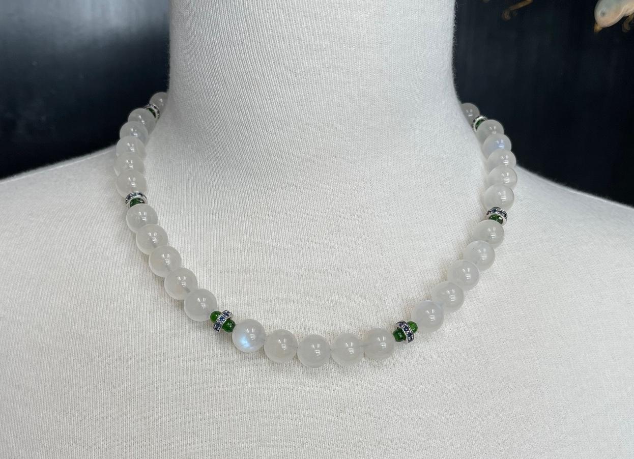 Blauer Blitz Mondstein, Chrom Diopsid, blauer Saphir und Gold Perlenkette im Angebot 1