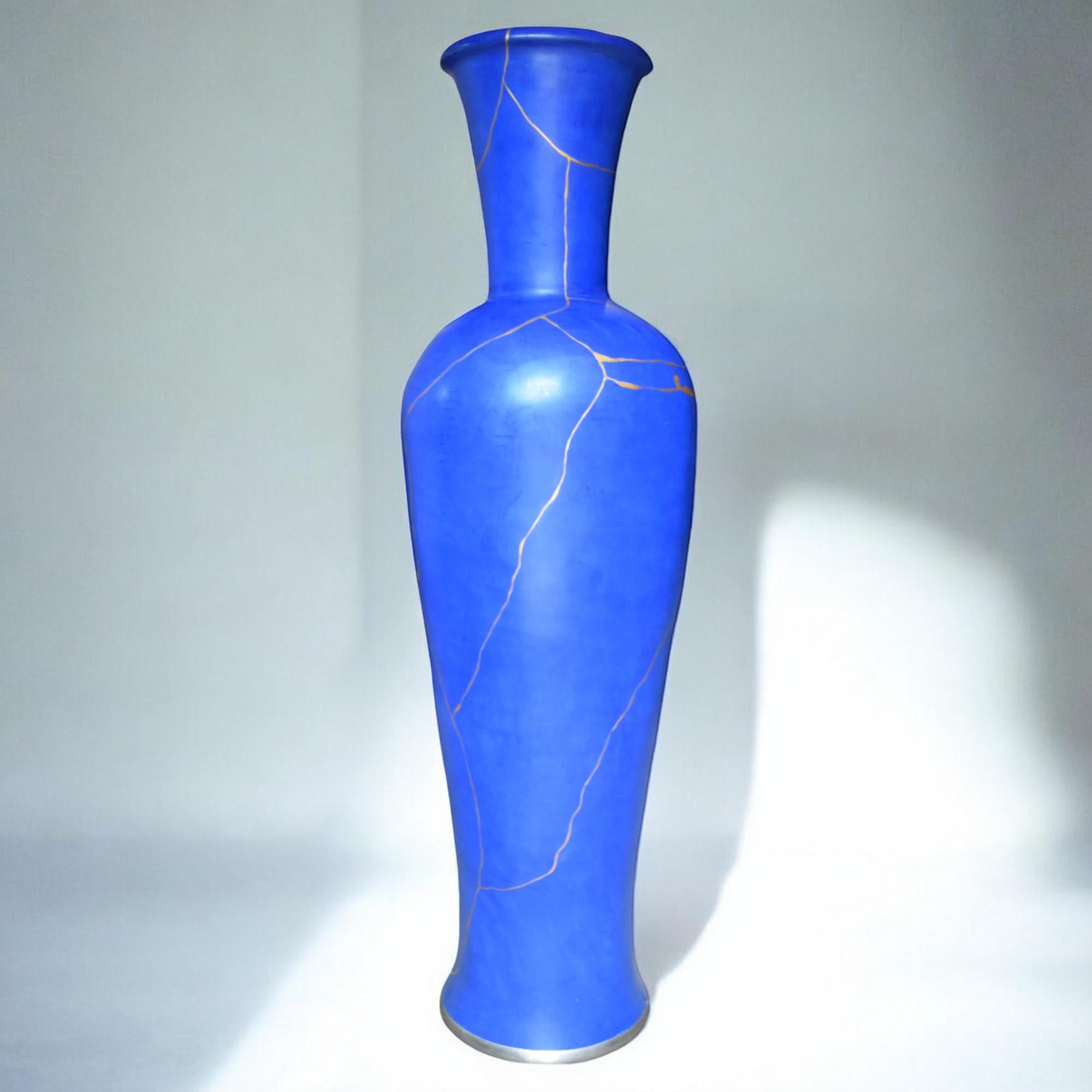 Dorato Vaso da terra blu Kintsugi in vendita