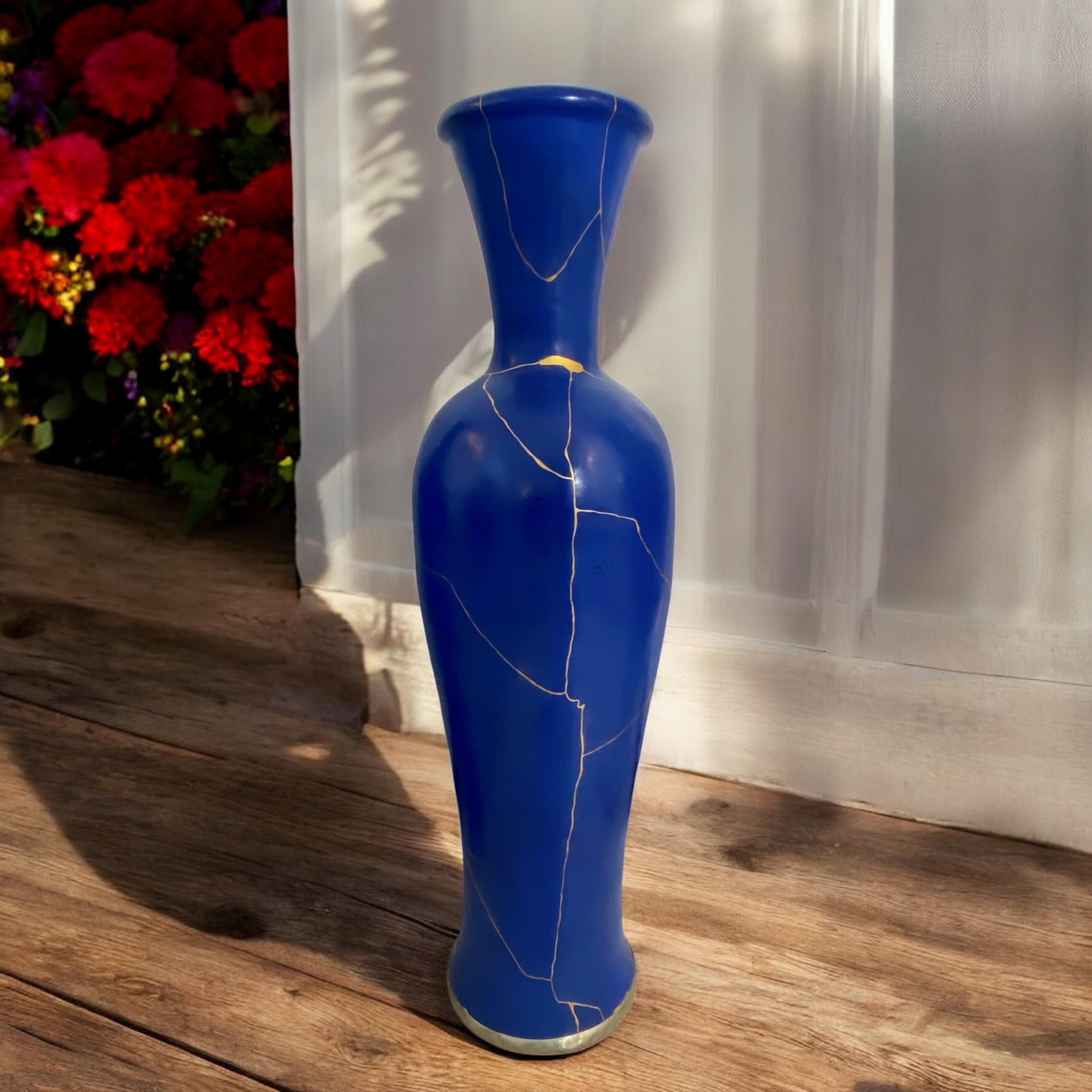Vaso da terra blu Kintsugi in vendita 1