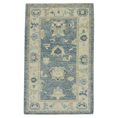 Türkischer Oushak-Teppich aus handgewebter Wolle mit blauem Blumenmuster 3'2" x 5'1"