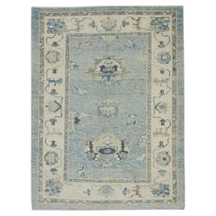 Türkischer Oushak-Teppich aus handgewebter Wolle mit blauem, geblümtem Design, 4' x 5'7"
