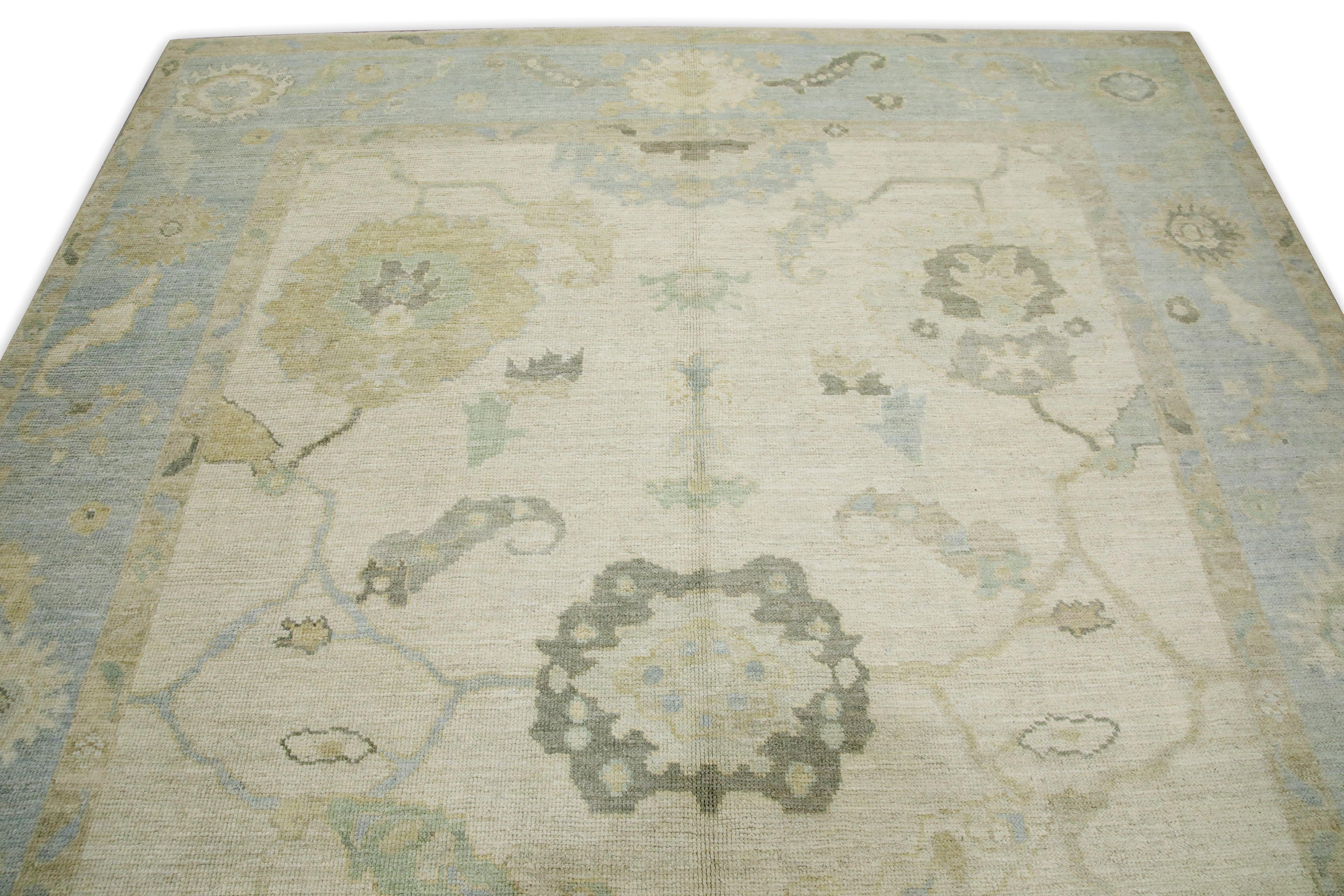 Türkischer Oushak-Teppich aus handgewebter Wolle mit blauem Blumenmuster 7'11