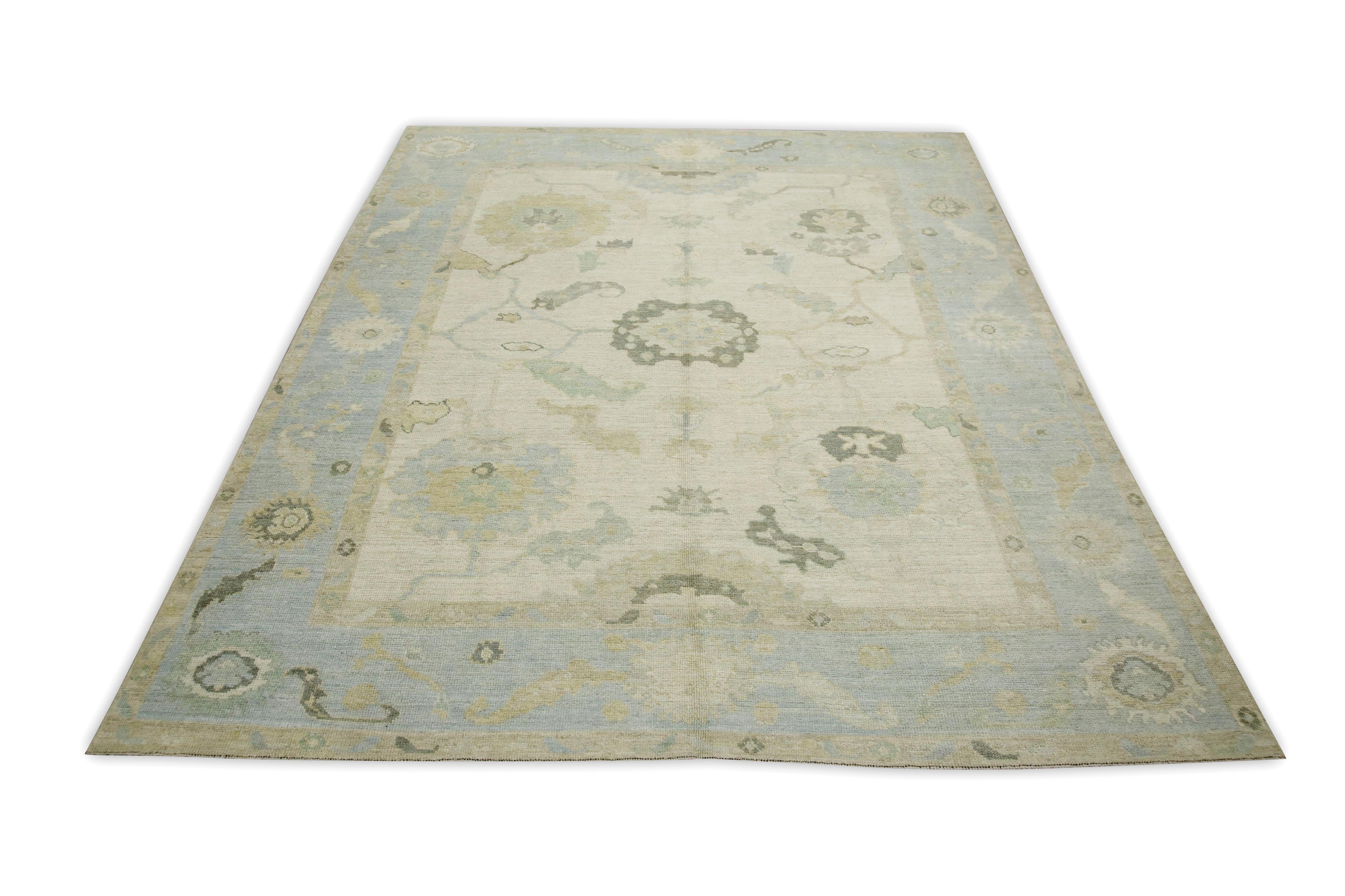 Türkischer Oushak-Teppich aus handgewebter Wolle mit blauem Blumenmuster 7'11