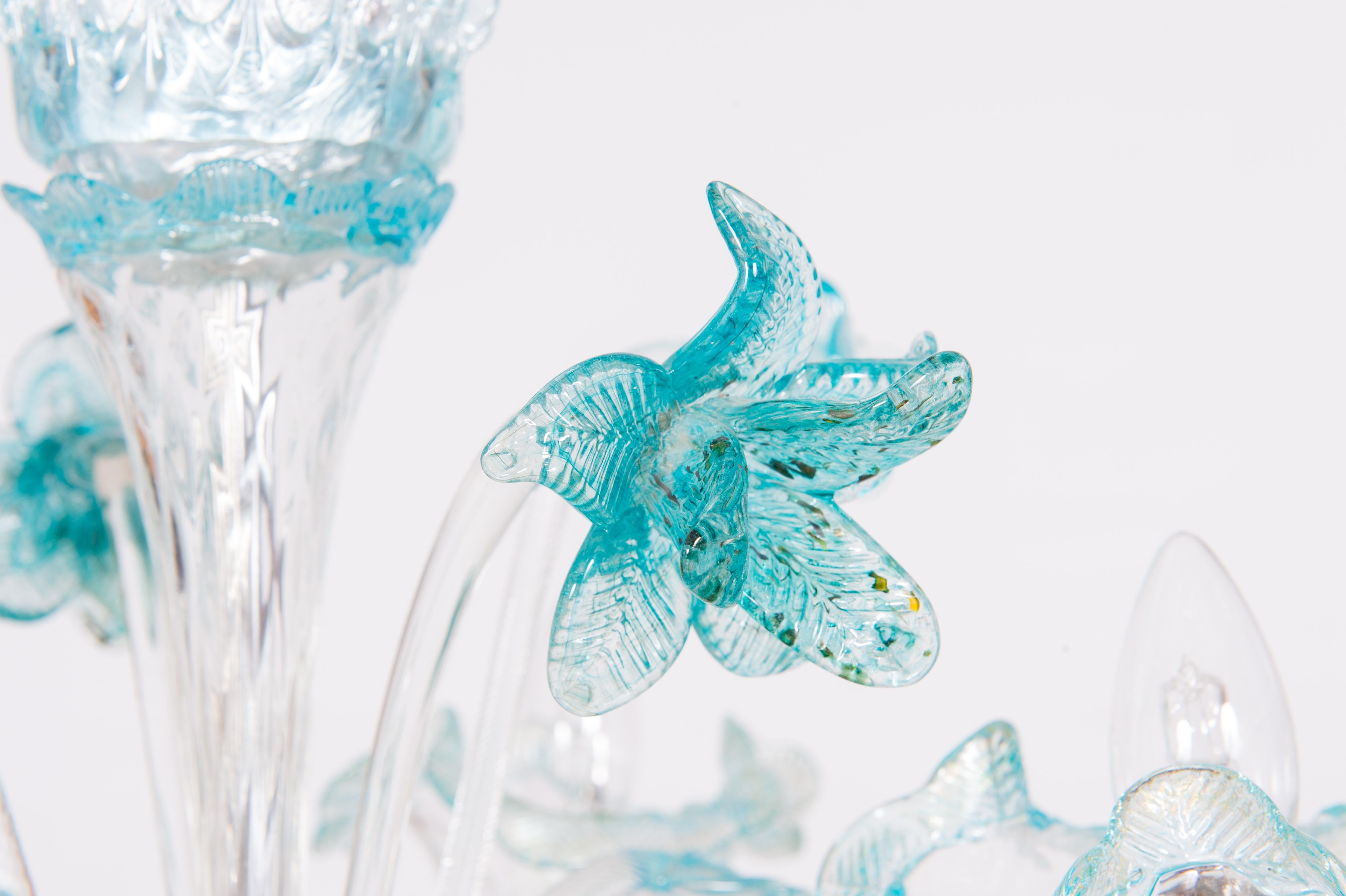 Doppelstöckiger Kronleuchter aus Murano-Glas mit lebhaften blauen Blumenmustern aus dem Italien der 1990er Jahre im Angebot 10