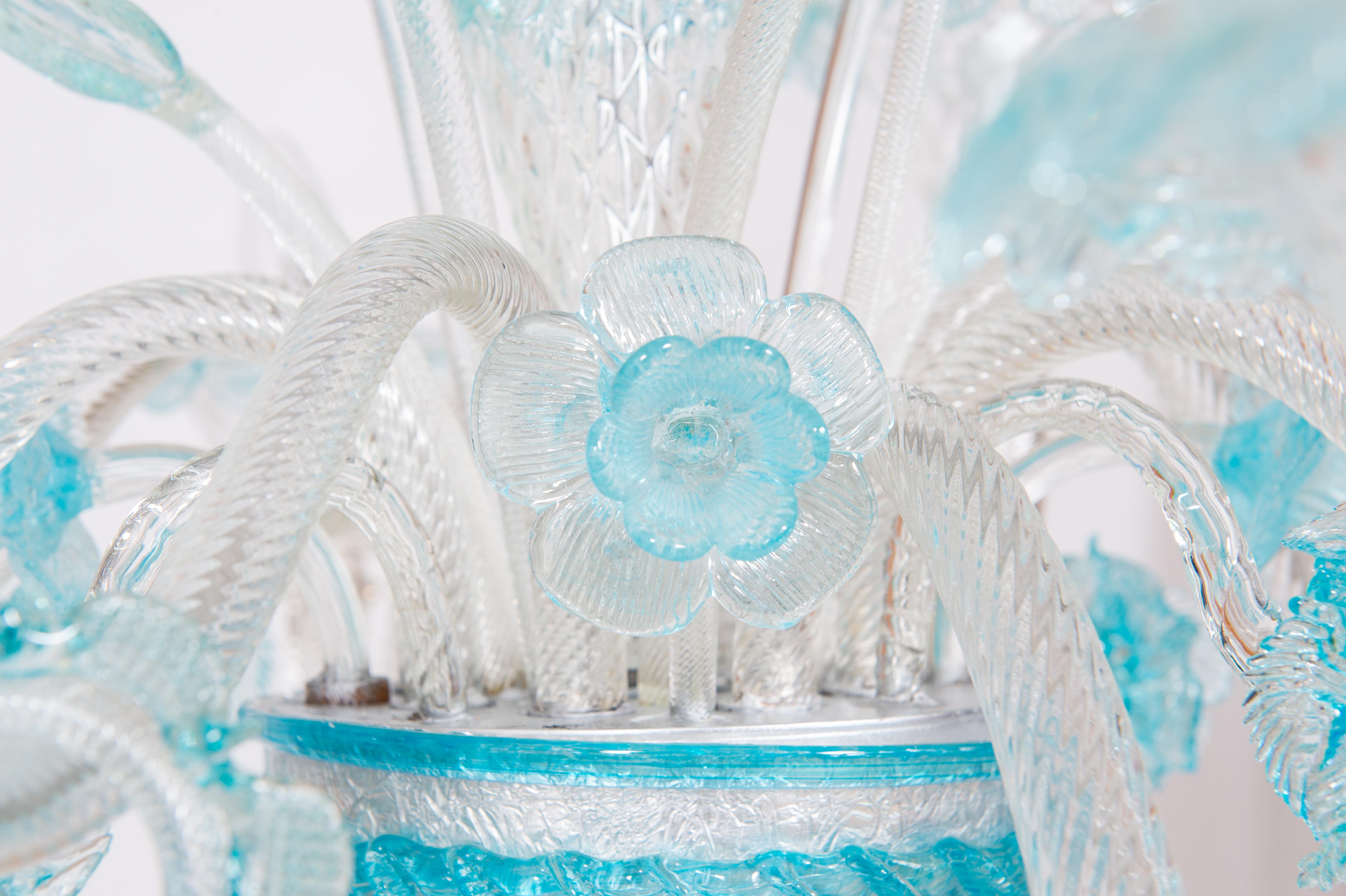 Doppelstöckiger Kronleuchter aus Murano-Glas mit lebhaften blauen Blumenmustern aus dem Italien der 1990er Jahre im Angebot 1