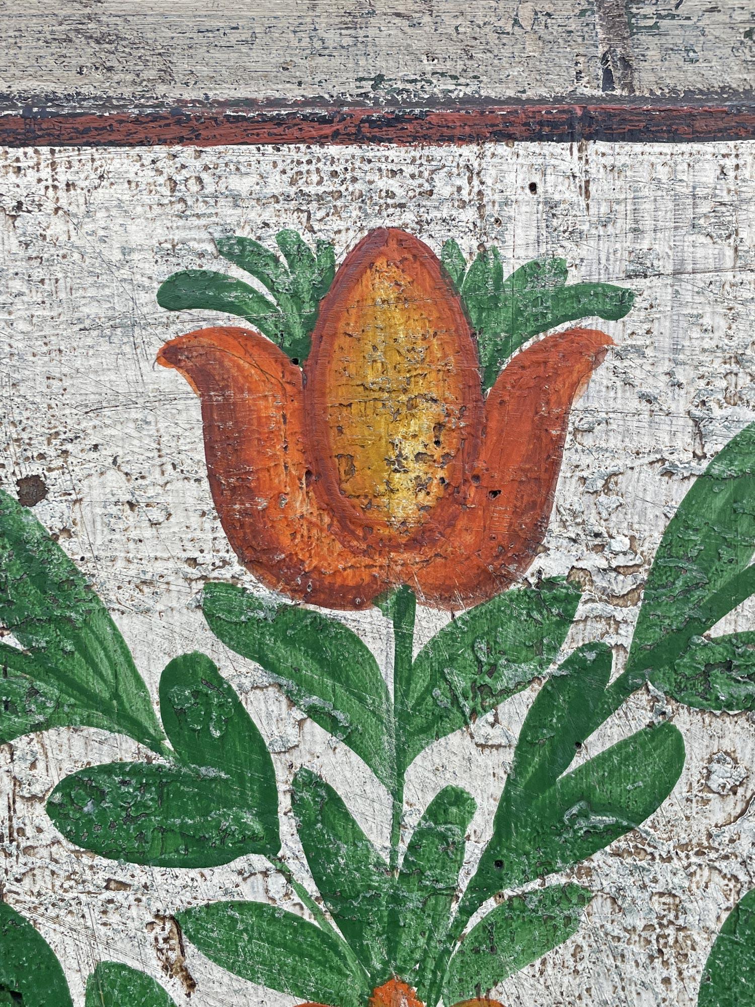 Blauer, mit Blumen bemalter Schrank - Europäische Alpen im Angebot 5