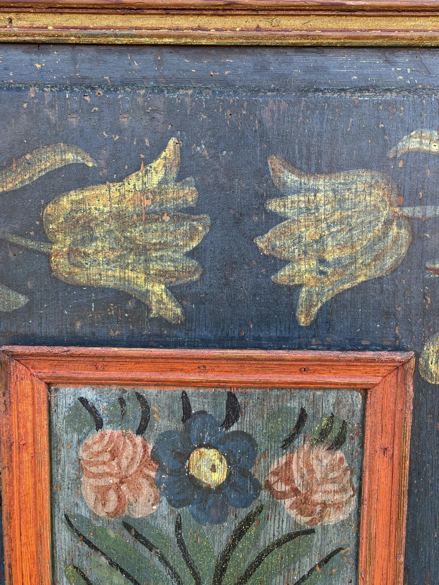 Blauer, floral bemalter Schrank mit Sonnenblumen im Angebot 2
