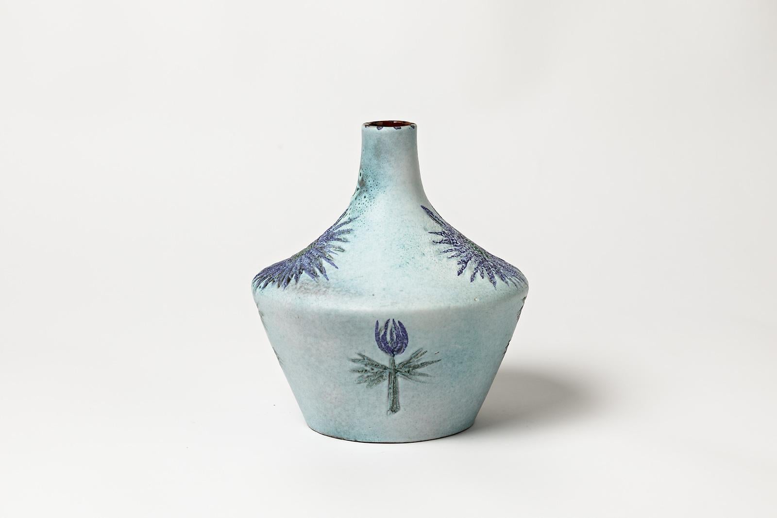 MM Jolly

Midcentury decorative vase by French artist, circa 1960.

Elegant ceramic vase with thistle decor and blue pottery glaze colors.

Signed under the base 

Excellent condition

Dimensions : 20 x 17cm.