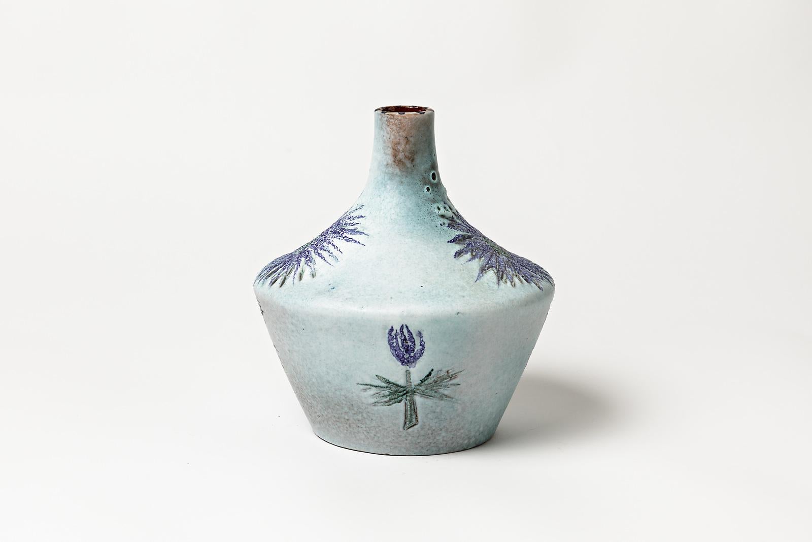 Blaue blaue Blumenvase aus Keramik mit Disteldekor von MM Jolly, farbige Keramik (Französisch) im Angebot