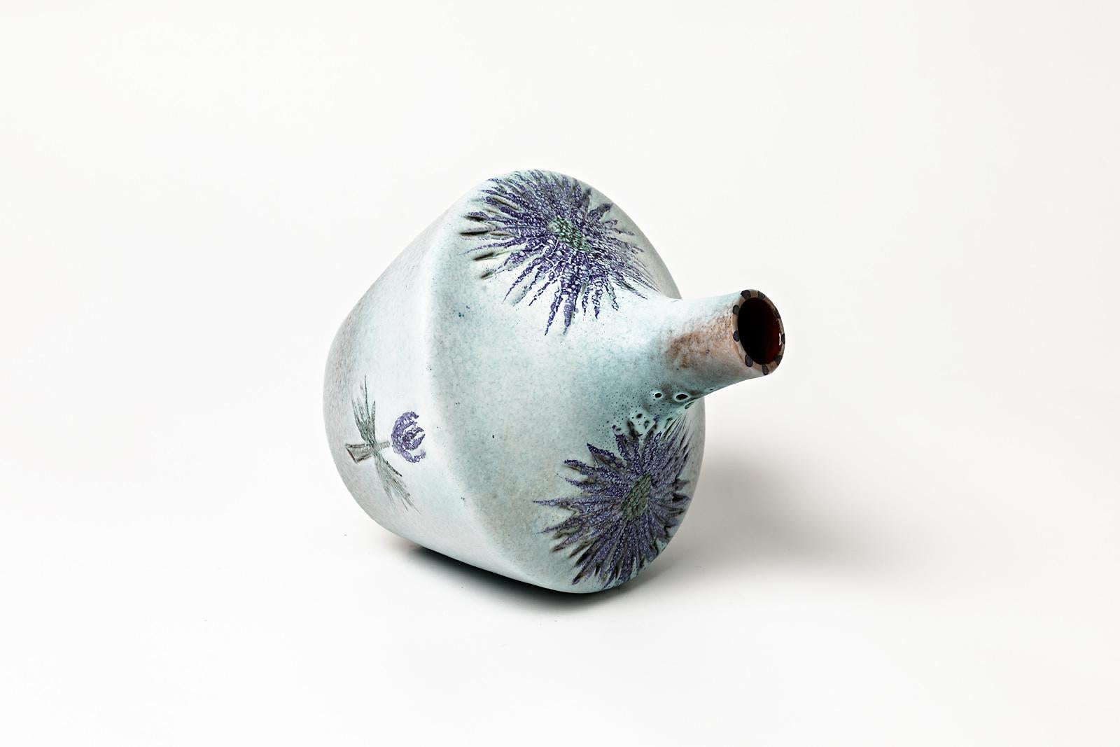 Français Vase en céramique à fleurs bleues décorée de chardons en poterie colorée par MM Jolly en vente