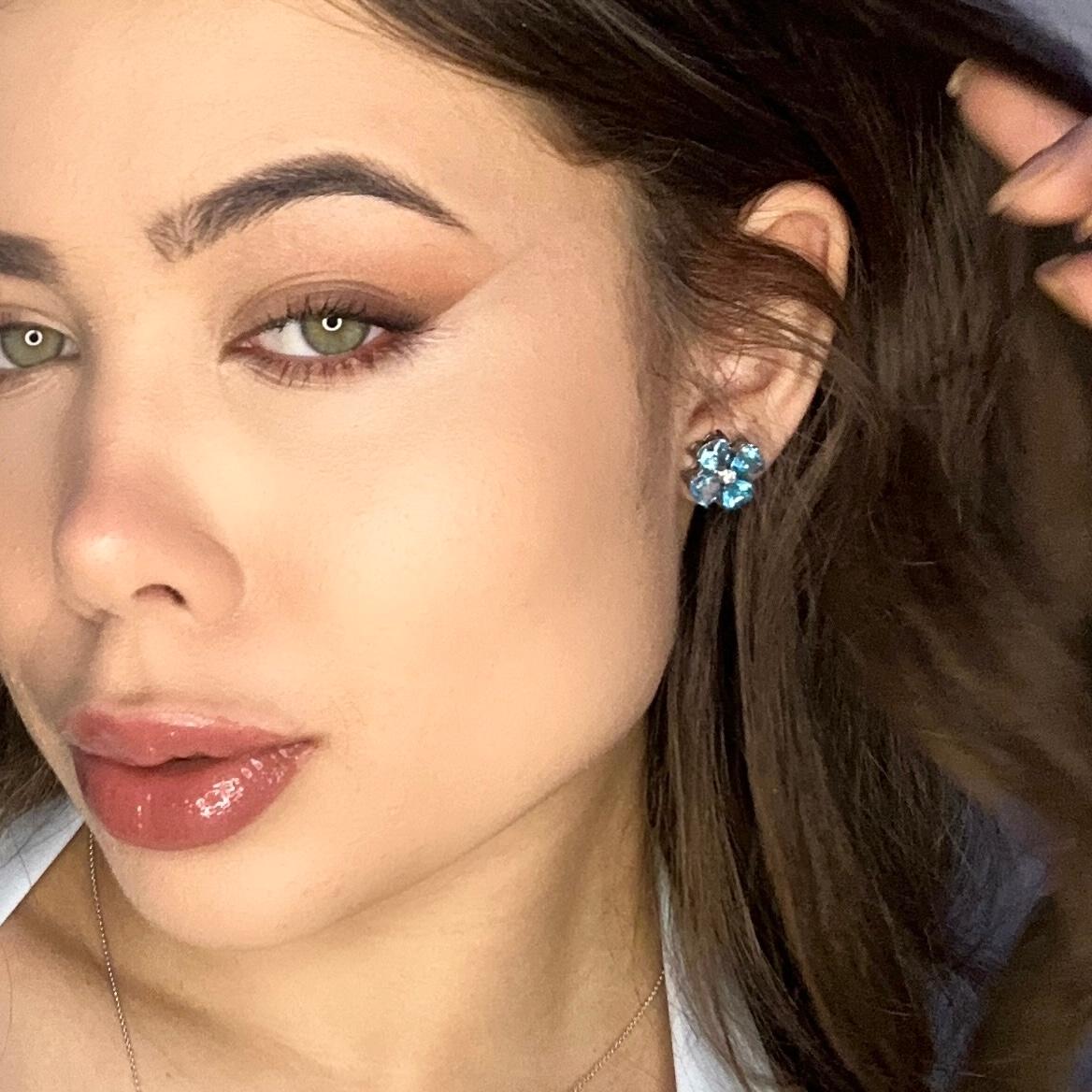 Boucles d'oreilles fleur bleue et diamant - or blanc massif 18 carats - topaze suisse en vente 5