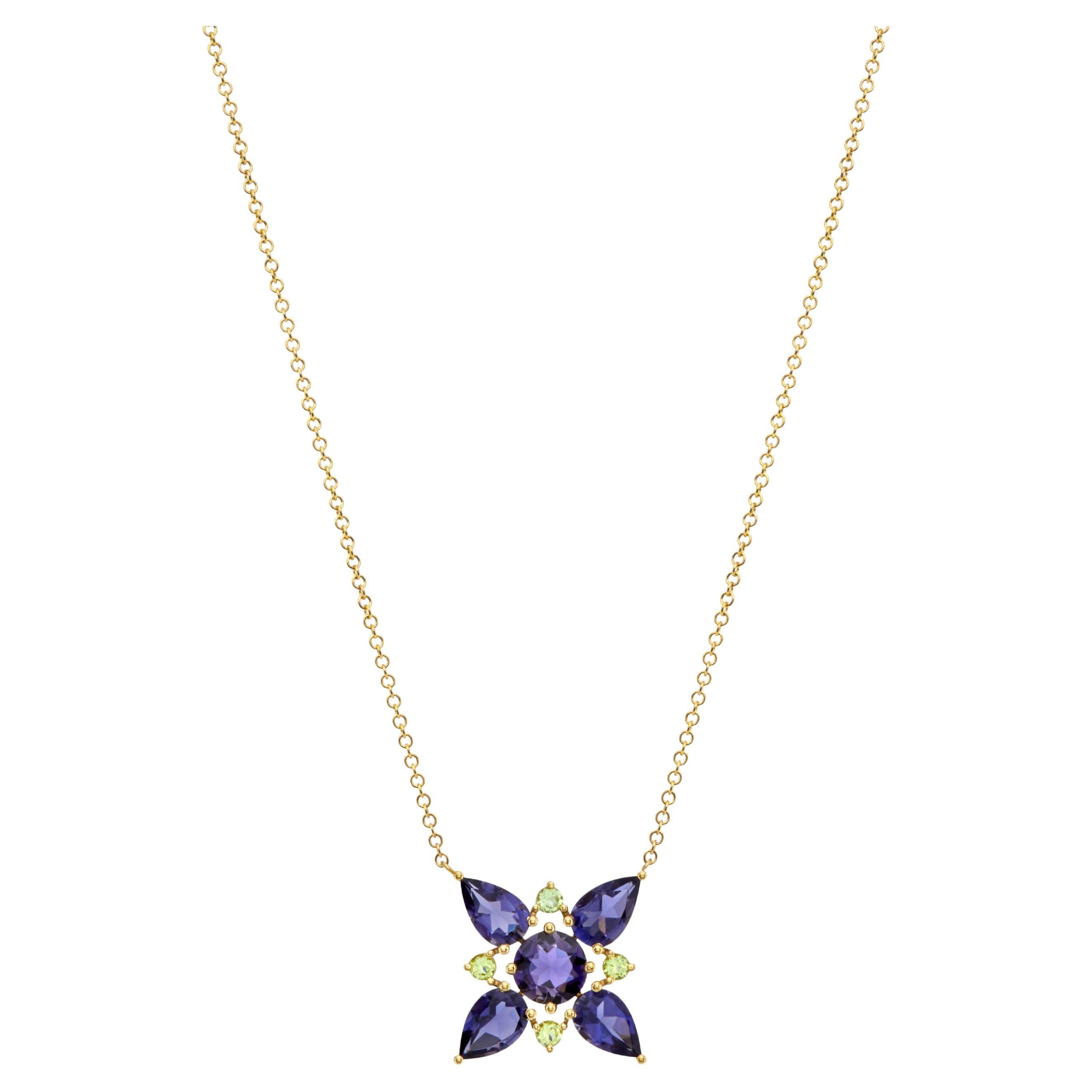Blue Flower Lavalier Pendant Necklace in 18Kt Yellow Gold with Iolites Peridots For Sale