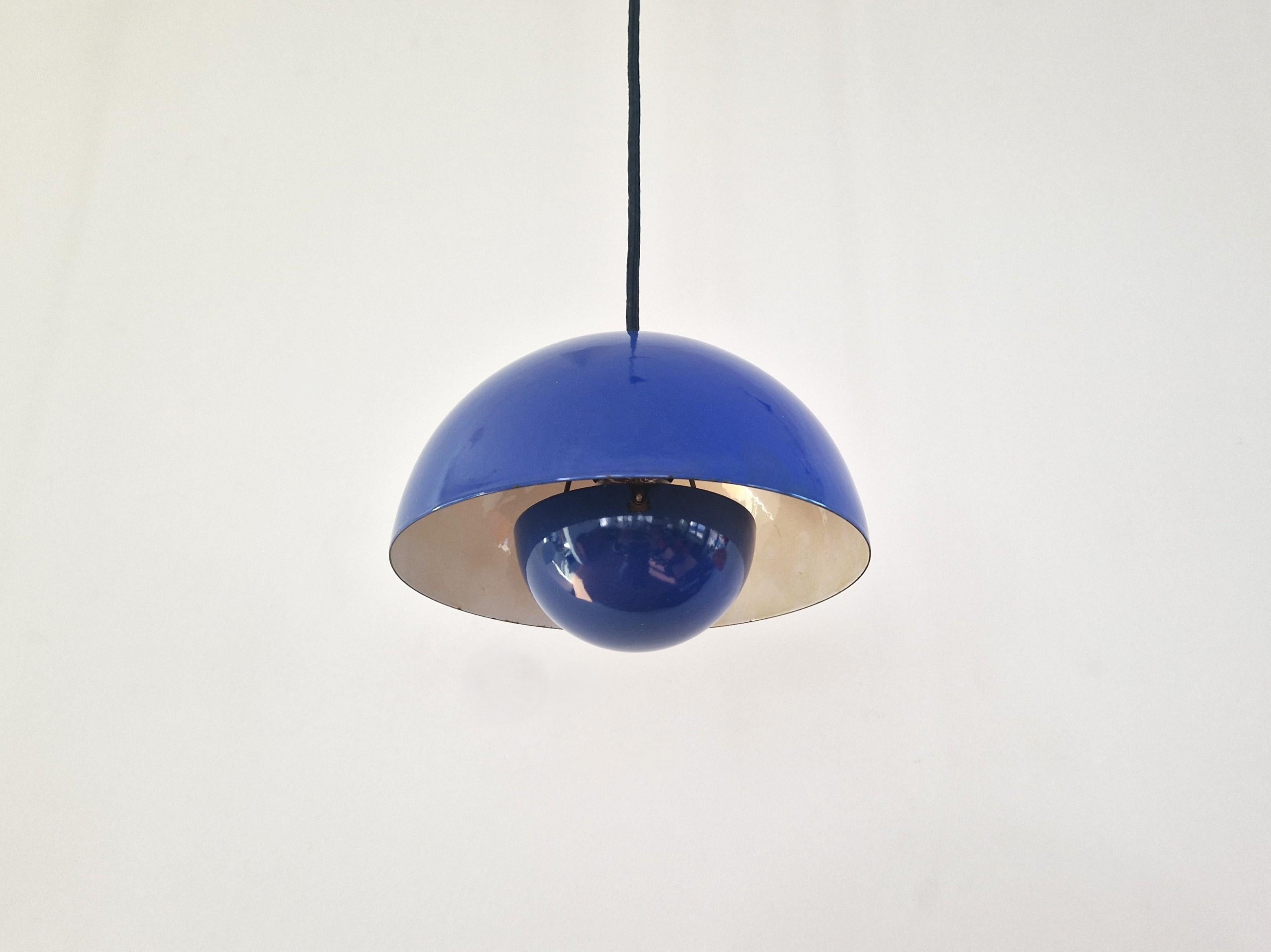 Mid-Century Modern Lampe suspendue Blue Flowerpot de Verner Panton pour Louis Poulsen, Danemark 1968 en vente
