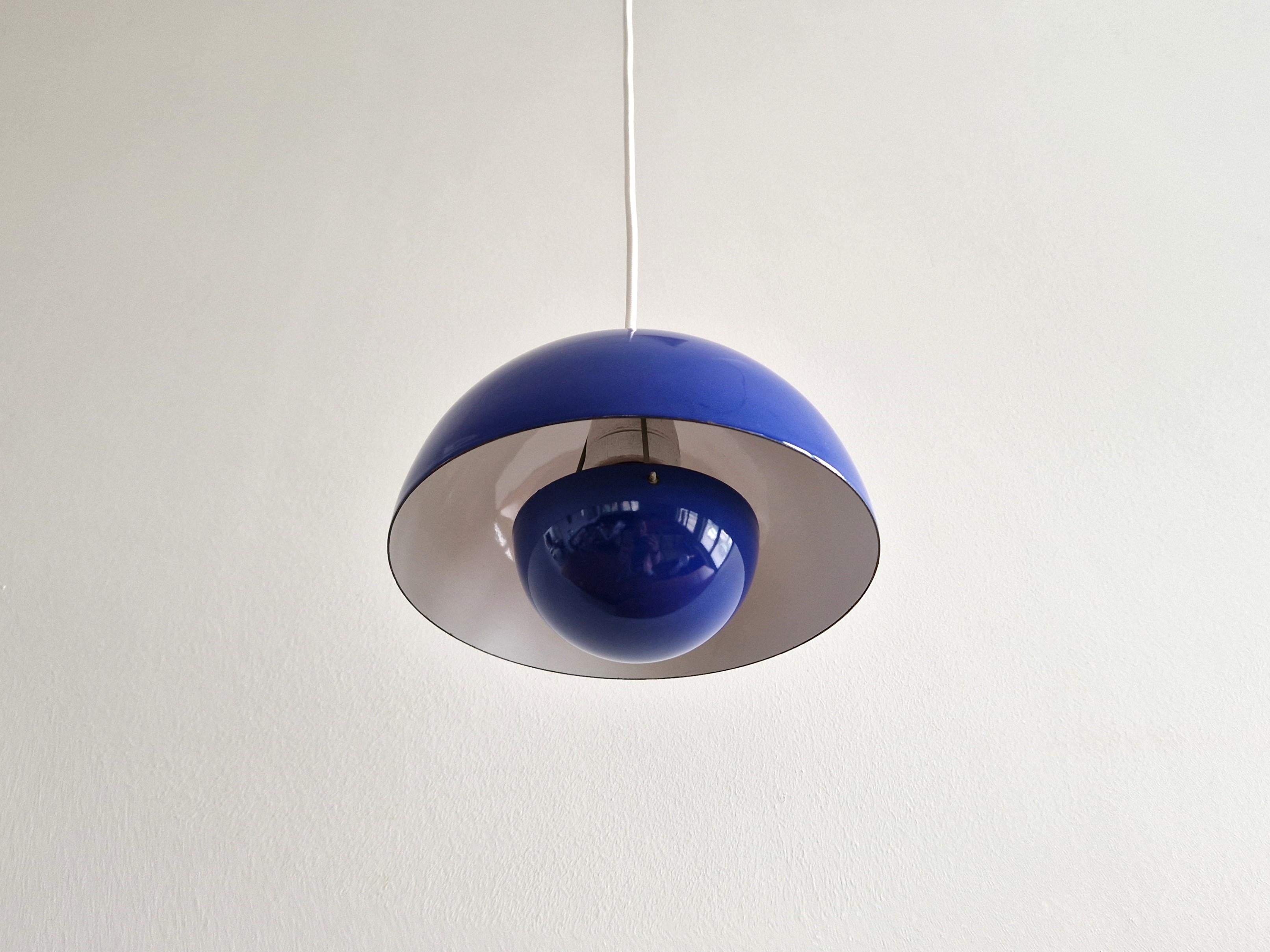 Danish Blue Flowerpot pendant lamp by Verner Panton for Louis Poulsen, Denmark 1968 For Sale