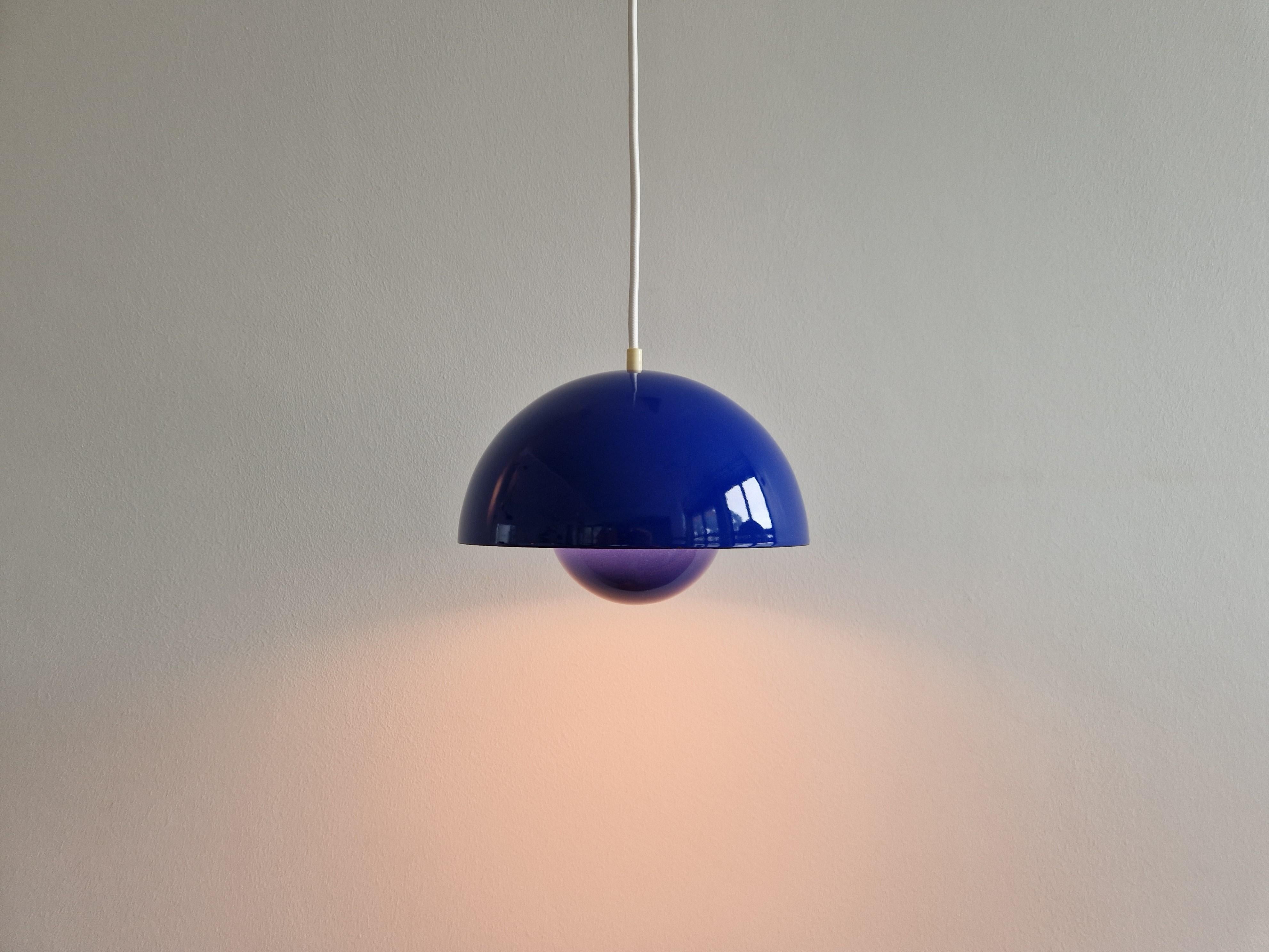 Milieu du XXe siècle Lampe suspendue Blue Flowerpot de Verner Panton pour Louis Poulsen, Danemark 1968 en vente