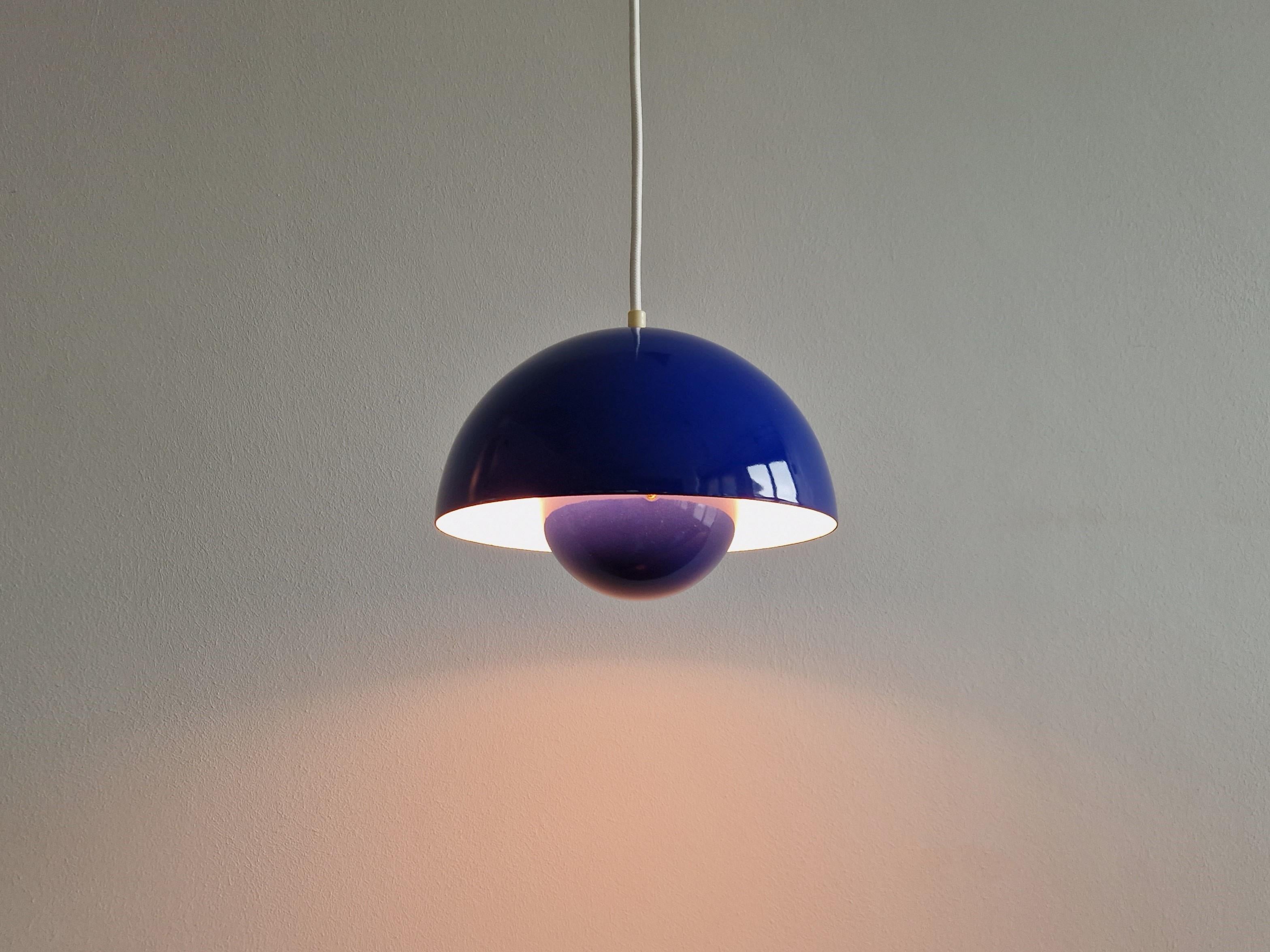Métal Lampe suspendue Blue Flowerpot de Verner Panton pour Louis Poulsen, Danemark 1968 en vente