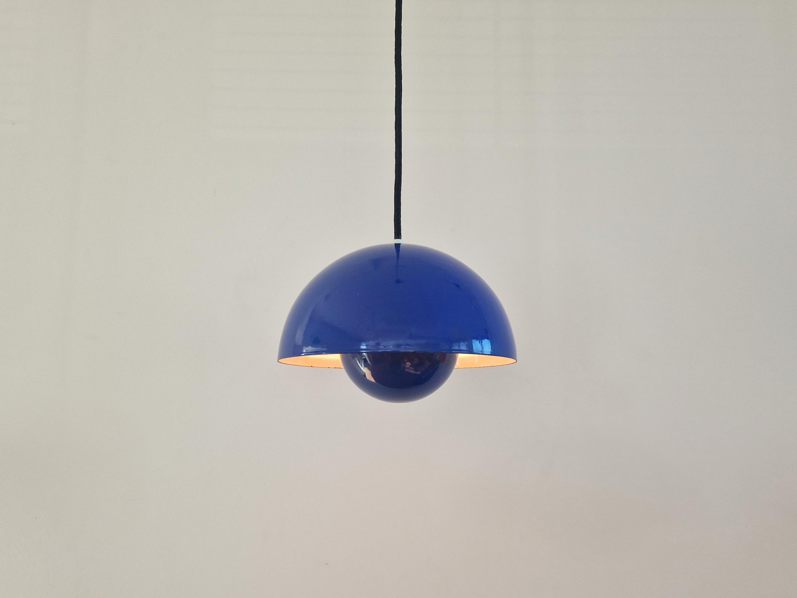 Métal Lampe suspendue Blue Flowerpot de Verner Panton pour Louis Poulsen, Danemark 1968 en vente