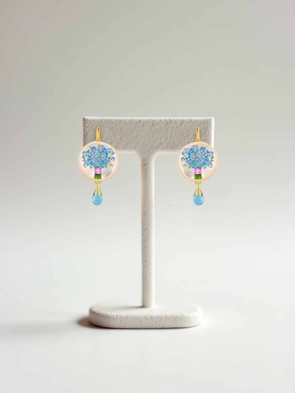 Blaue Blumen gemalt Perlmutt Ohrringe mit Topas Briolette (Moderne) im Angebot