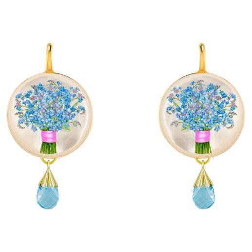 Orecchini di madreperla dipinti con fiori blu e briolette di topazio