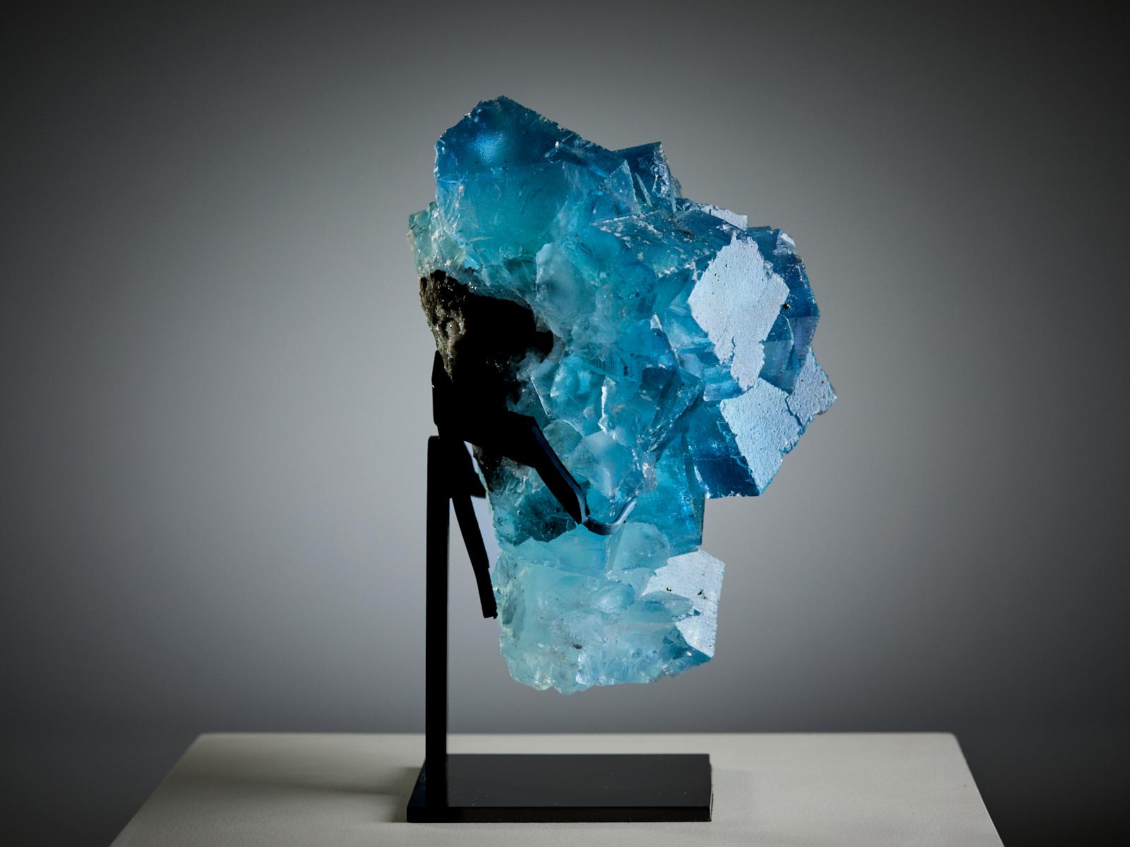Blue Fluorite cluster In Excellent Condition For Sale In London, GB