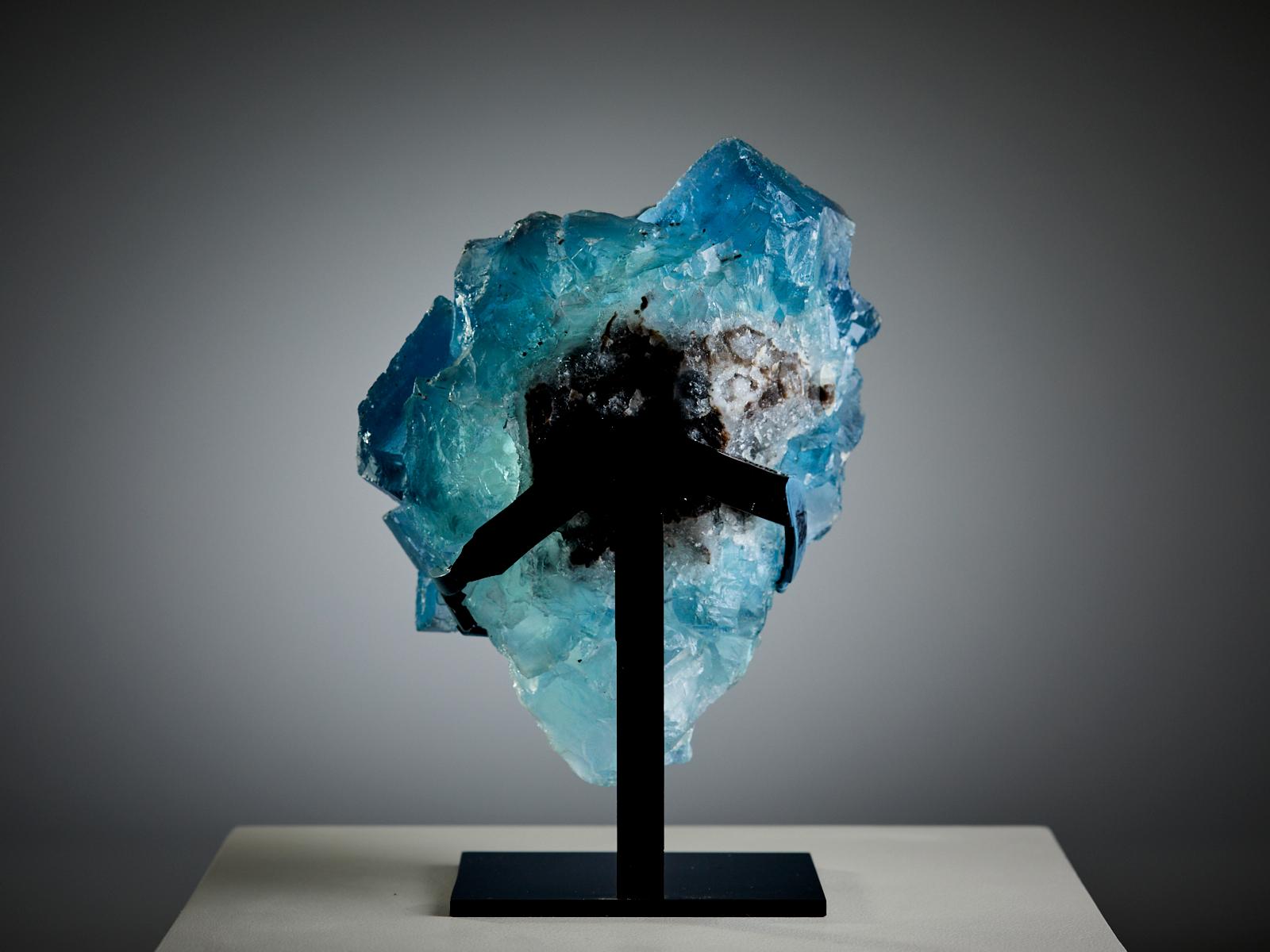 18th Century and Earlier Blue Fluorite cluster For Sale