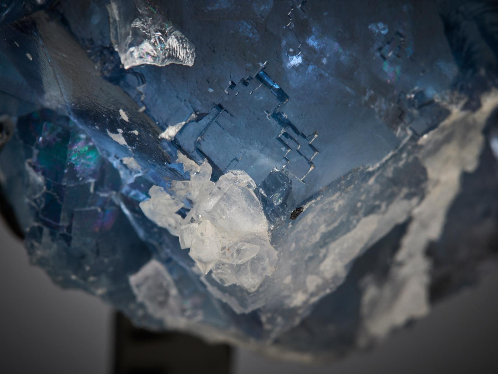 Blue Fluorite on White Quartz For Sale 5