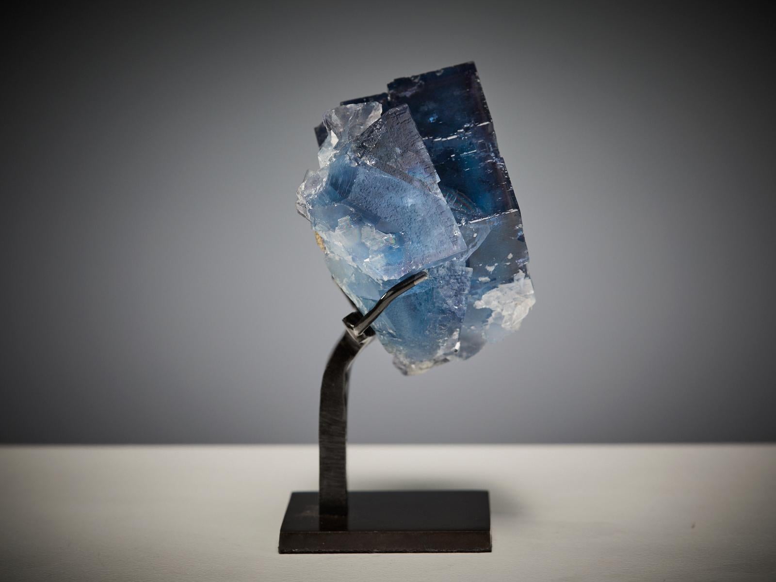 Blue Fluorite on White Quartz In Excellent Condition For Sale In London, GB