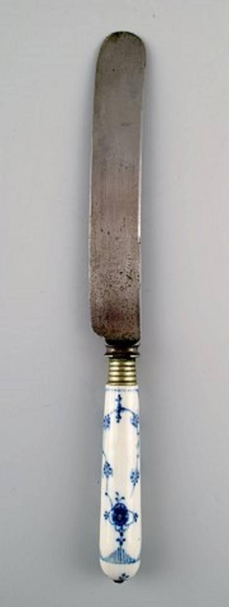 Blue fluted plain, four dinner knives from Royal Copenhagen / Raadvad.
Early 1900s.
Measures: 25.5 cm.
In very good condition.
