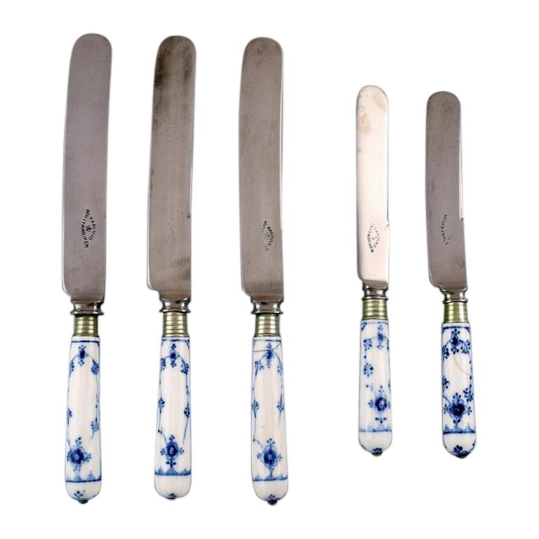 Blue Fluted Plain, 3 dinner knives and 2 lunch knives, Royal Copenhagen / Raadvad at 1stDibs