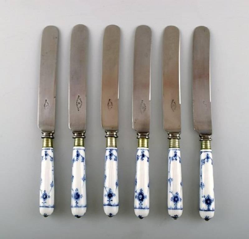Blue fluted plain, 14 knives from Royal Copenhagen / Raadvad,
early 1900s.
Measures 25.5 cm.
In perfect condition without hair cracks.