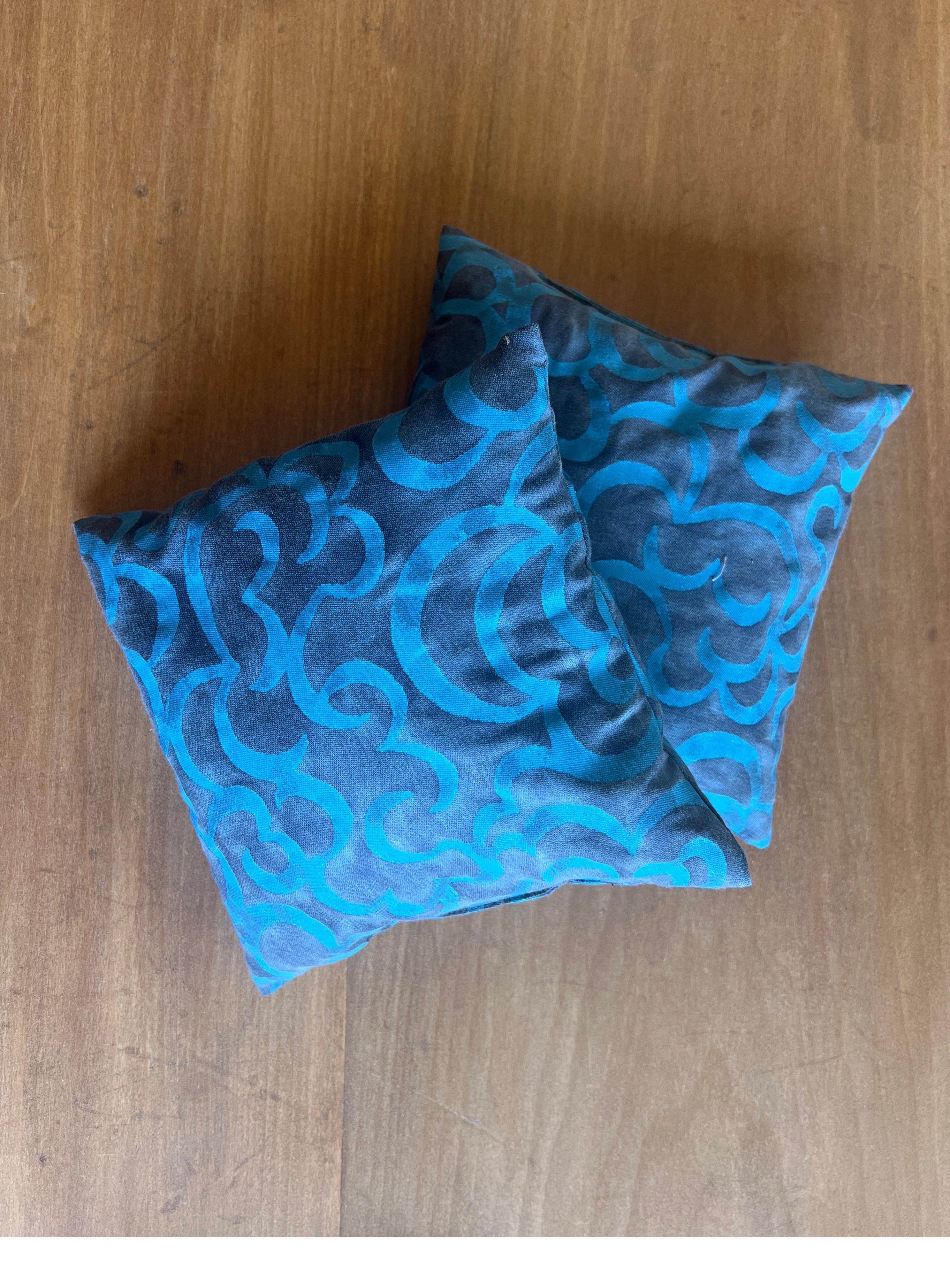 italien Fortuny sac à main bleu rempli de lavande en vente